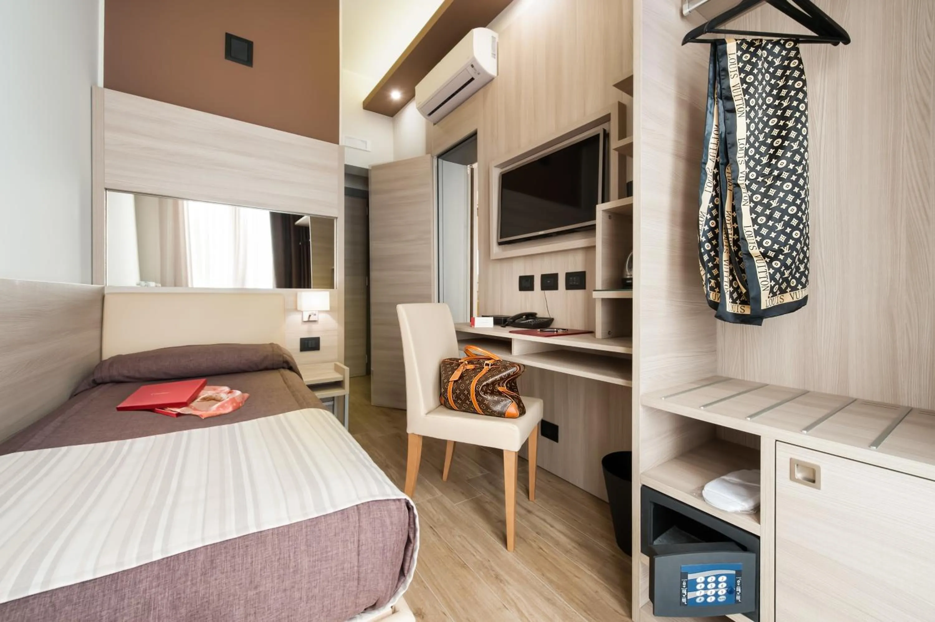 Bedroom in Hotel Trapani In