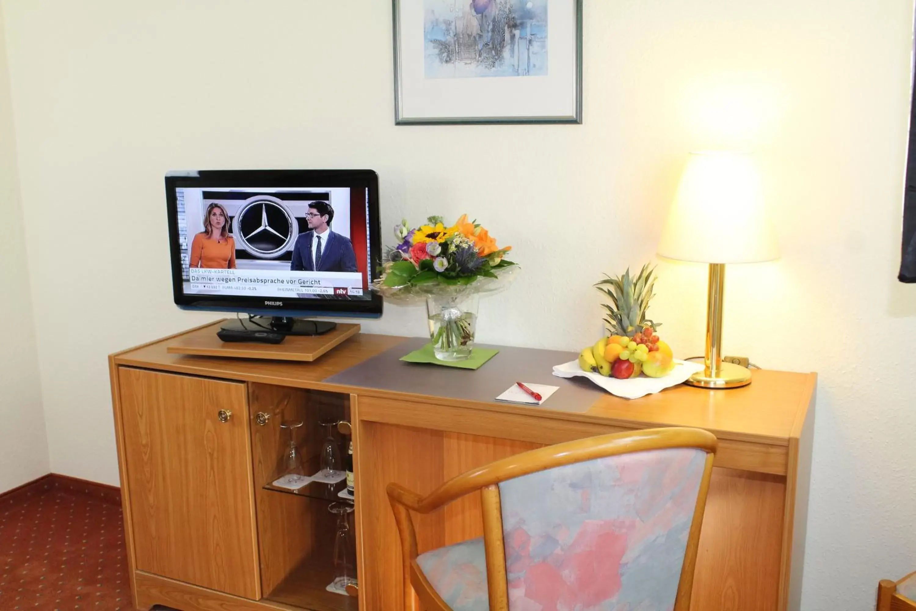 Photo of the whole room, TV/Entertainment Center in Hotel Weisser Schwan