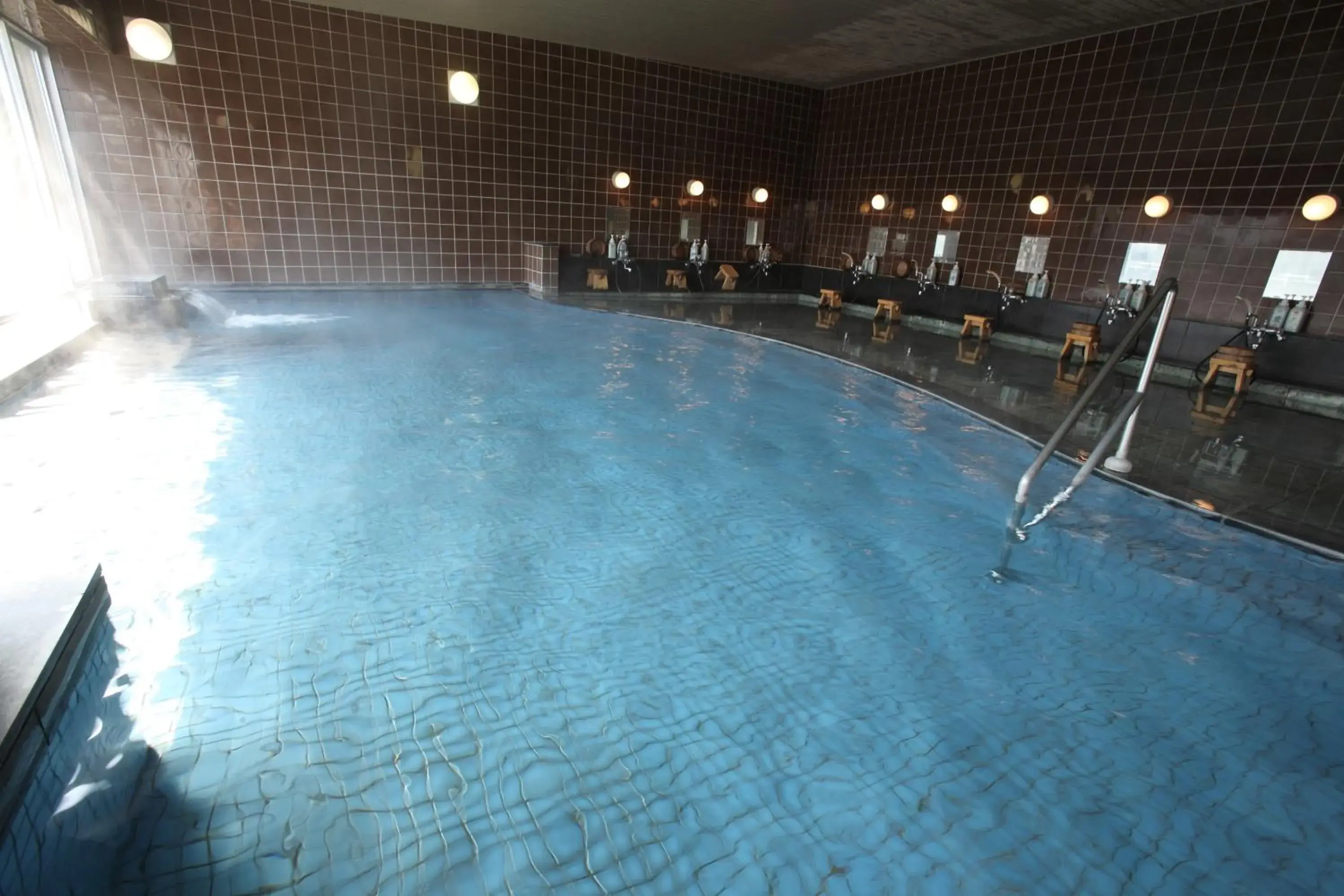 Hot Spring Bath, Swimming Pool in Ryokan Oomuraya