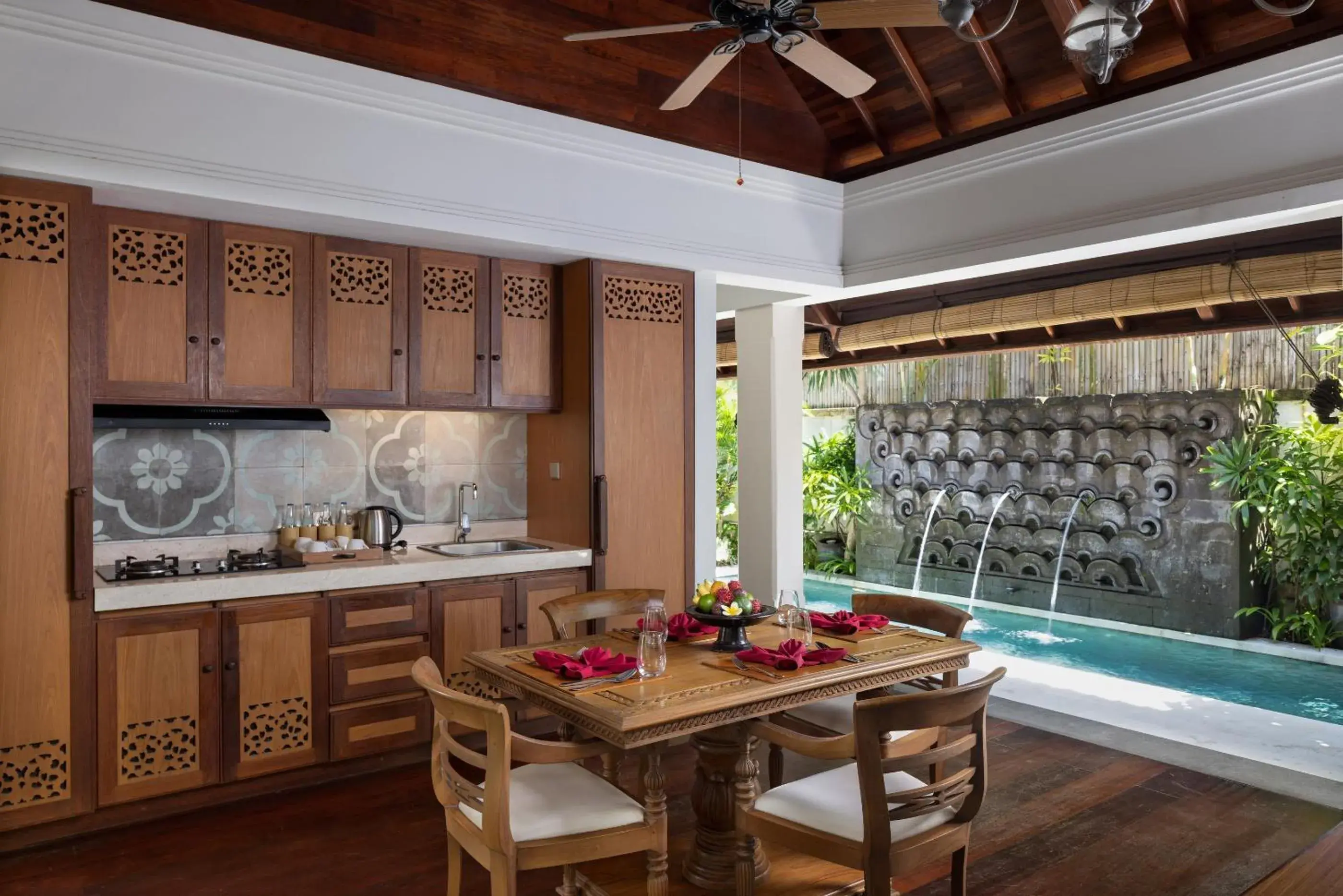 Dining area, Kitchen/Kitchenette in The Alantara Sanur