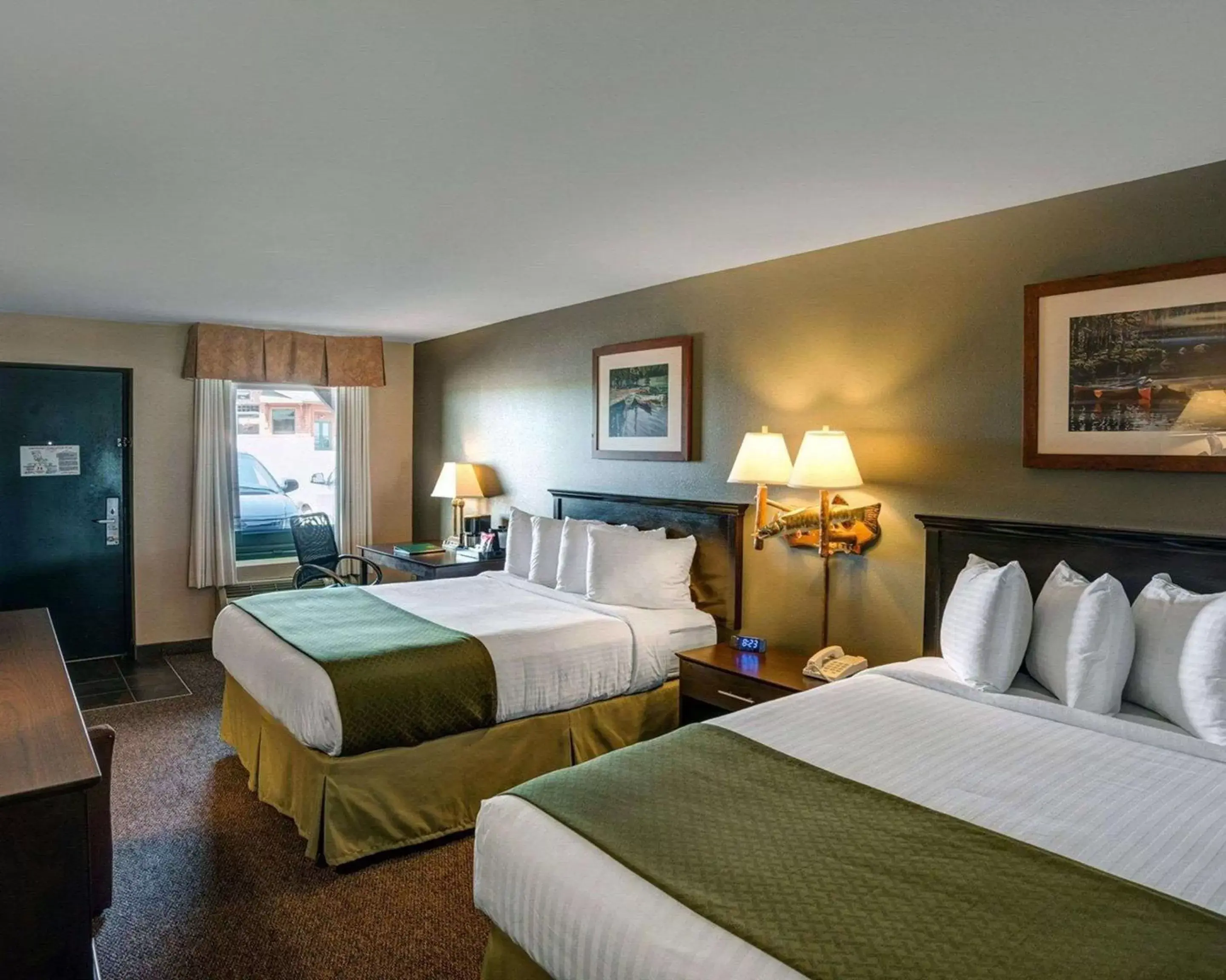 Photo of the whole room, Bed in Quality Inn Ashland - Lake Superior