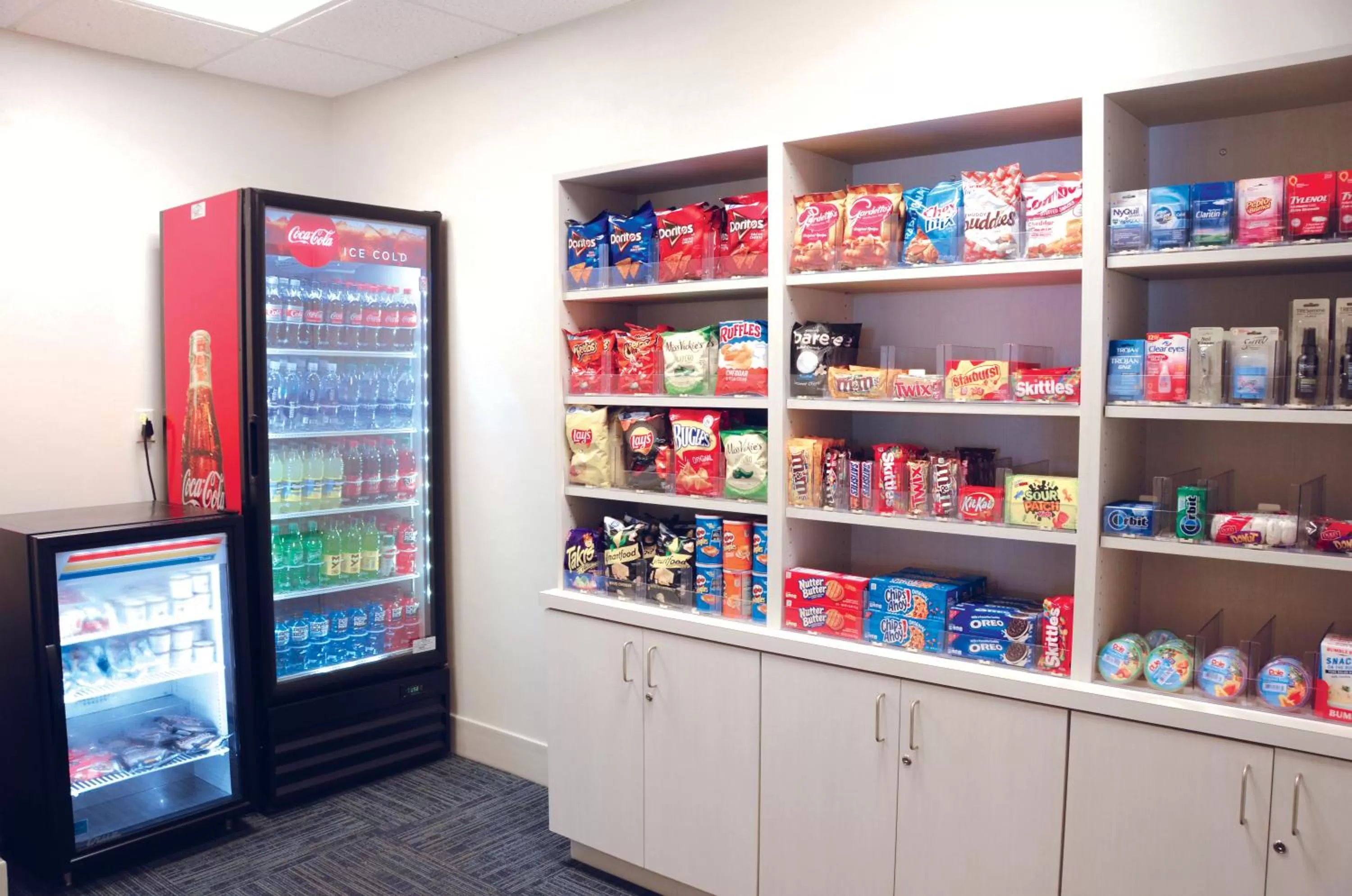 On-site shops in Holiday Inn Express Hotel & Suites Mount Juliet - Nashville Area by IHG