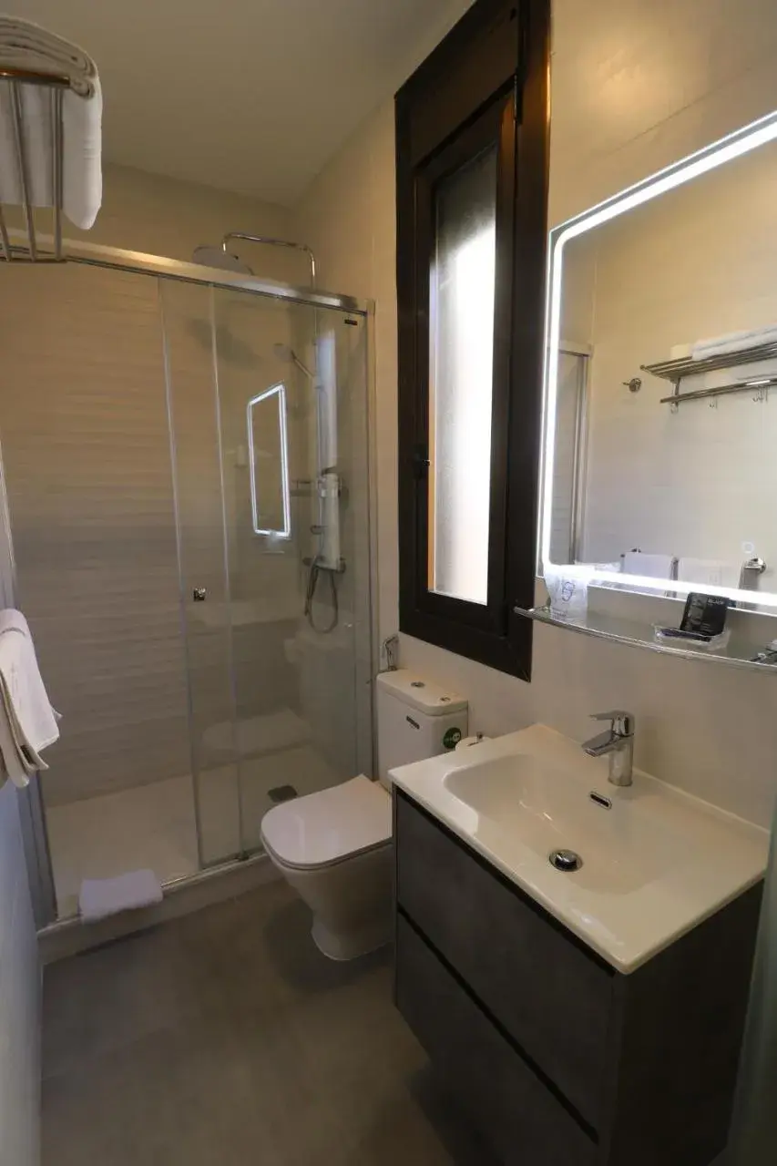 Double Room in Hostal Hispano - Argentino Gran Vía Double Room in Hostal Hispano - Argentino Gran Vía