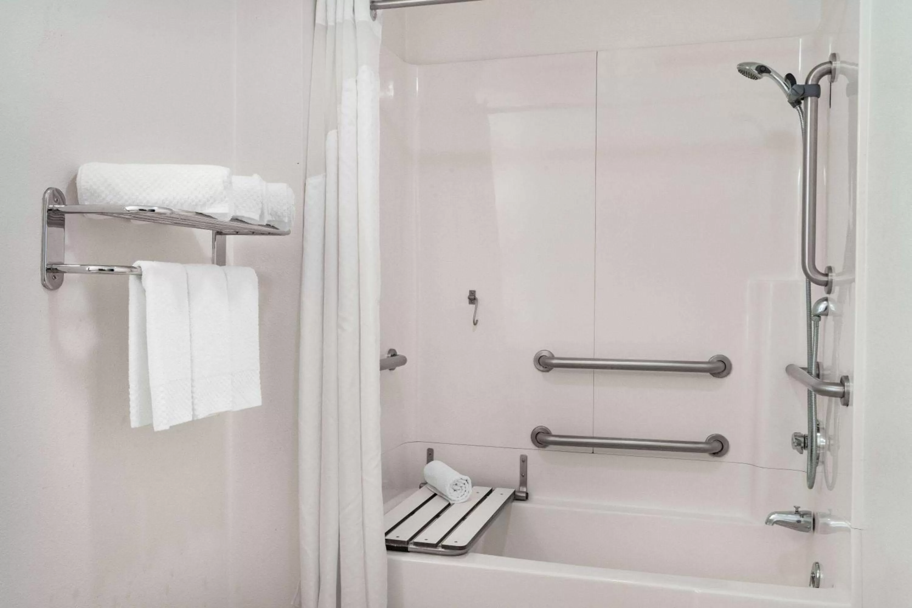 Bathroom in Super 8 Ukiah by Wyndham