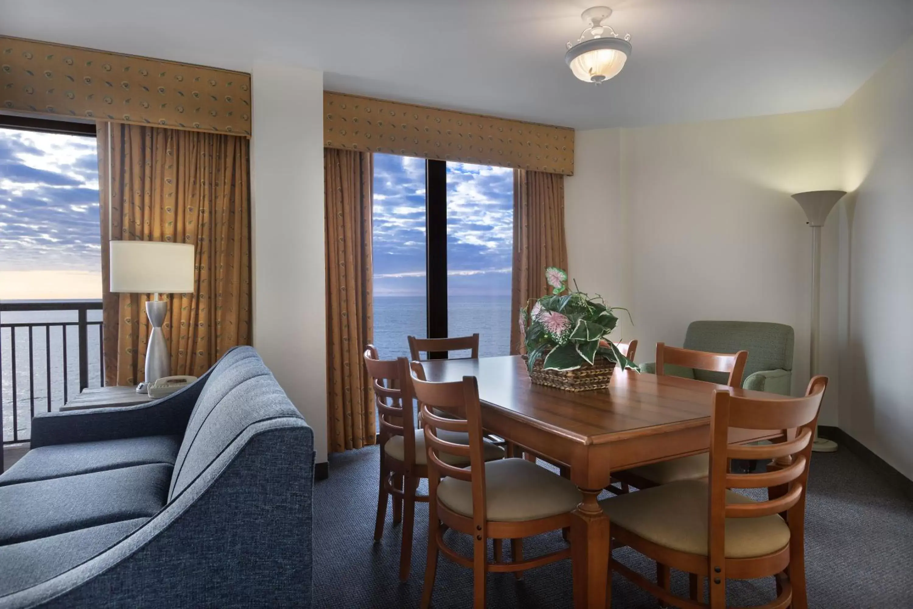 Dining Area in Beach Cove Resort