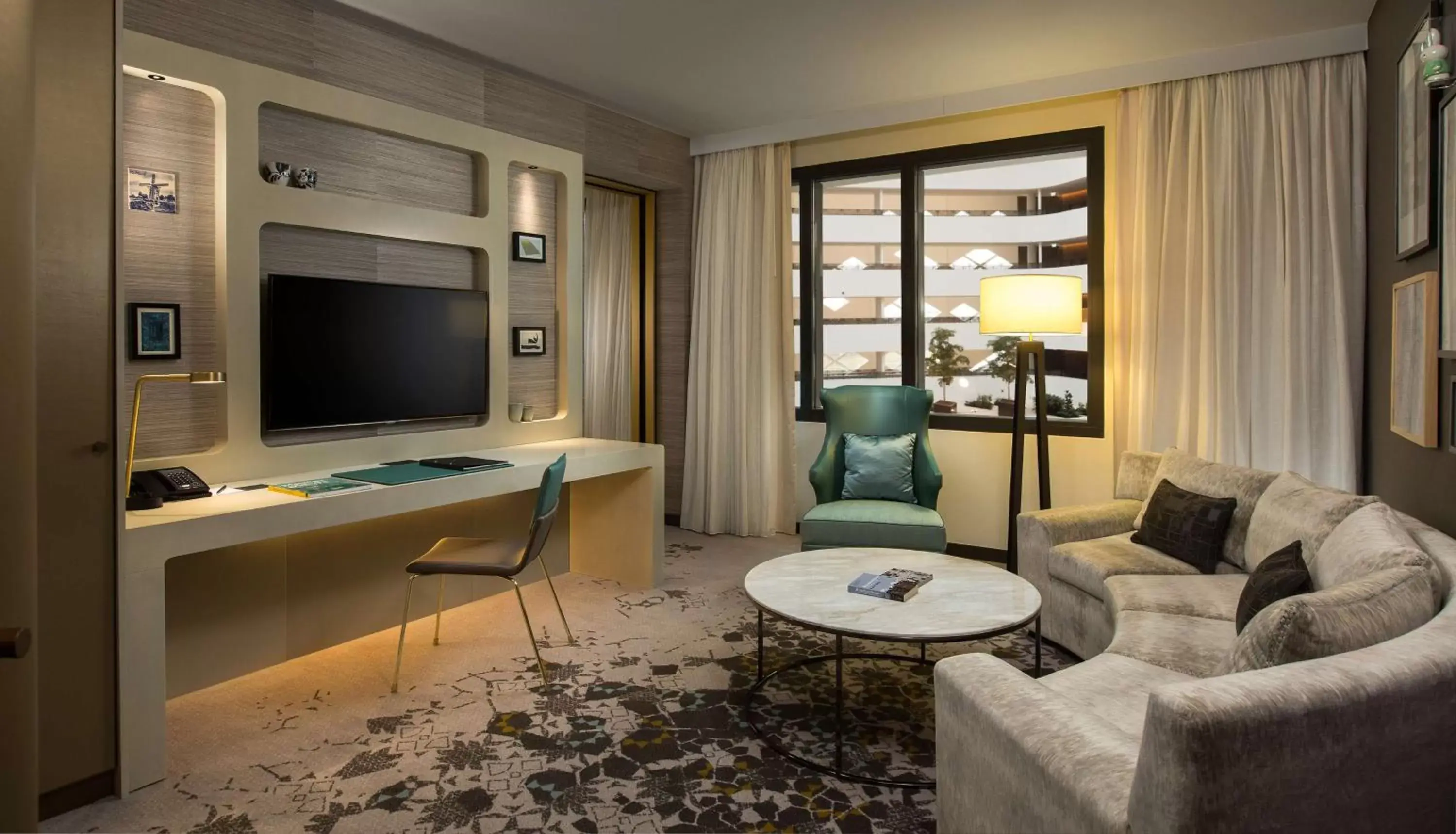 Bedroom, Seating Area in Hilton Amsterdam Airport Schiphol