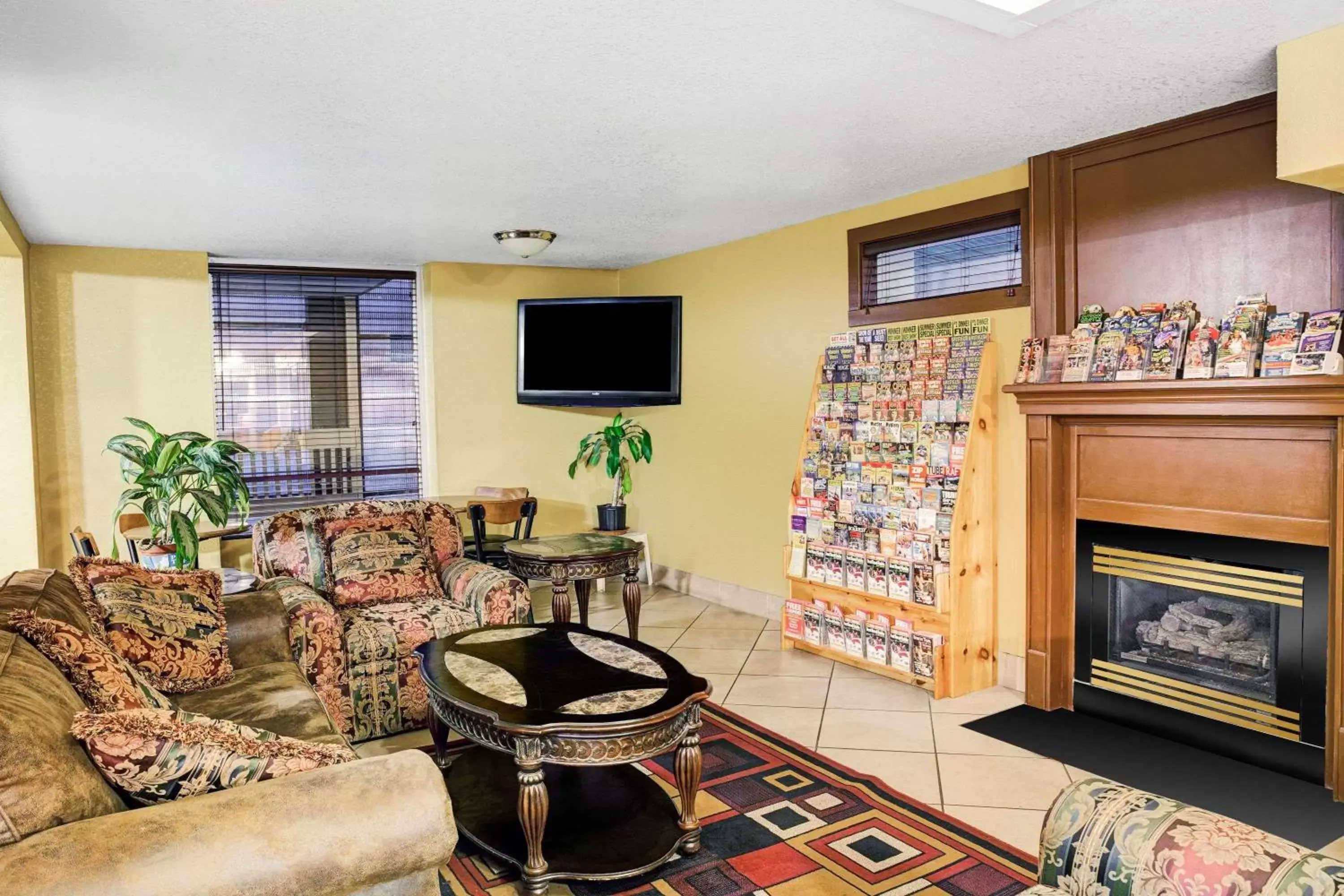 Lobby or reception in Days Inn & Suites by Wyndham Downtown Gatlinburg Parkway