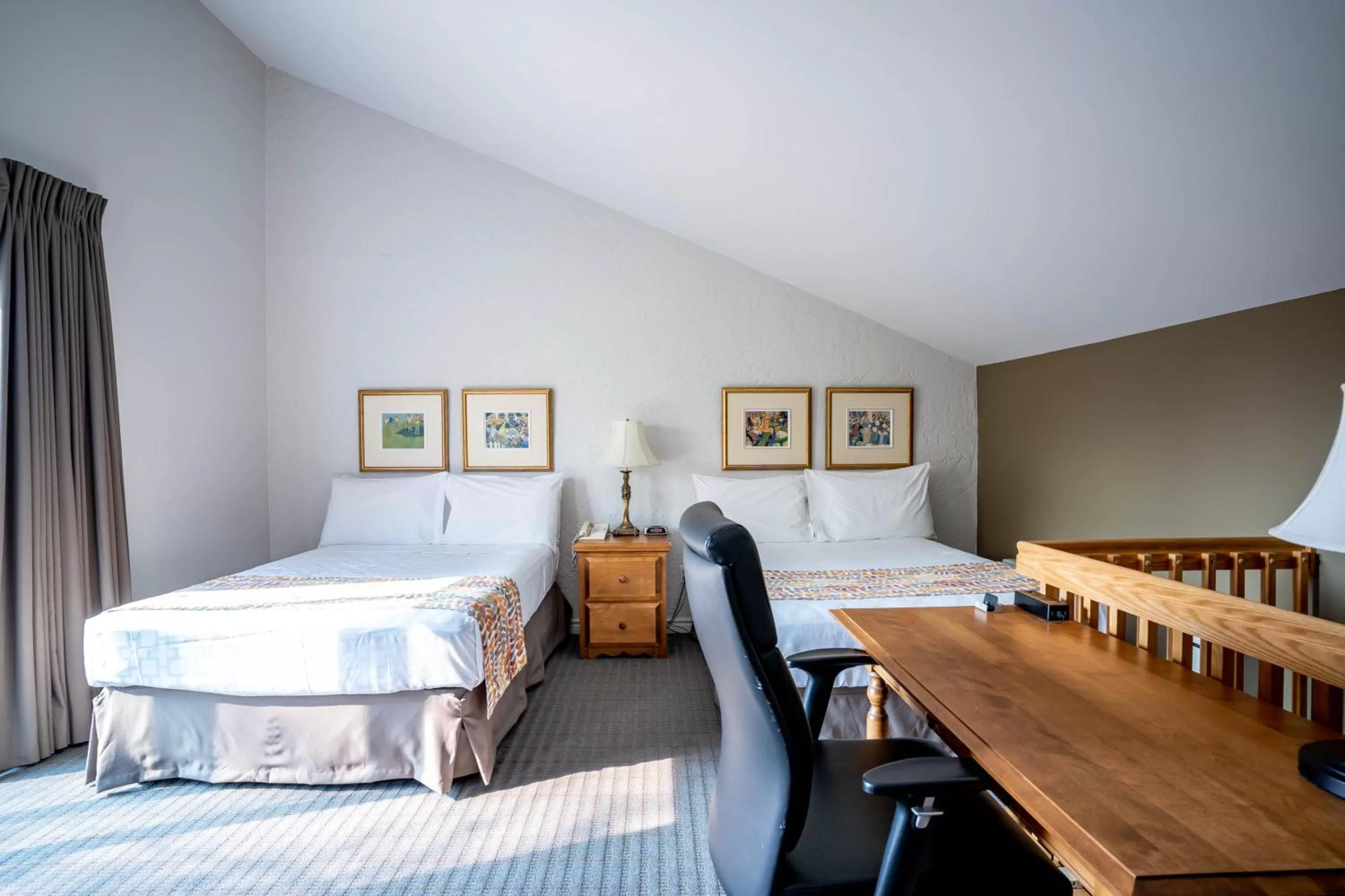 Photo of the whole room, Bed in Hôtel Chéribourg