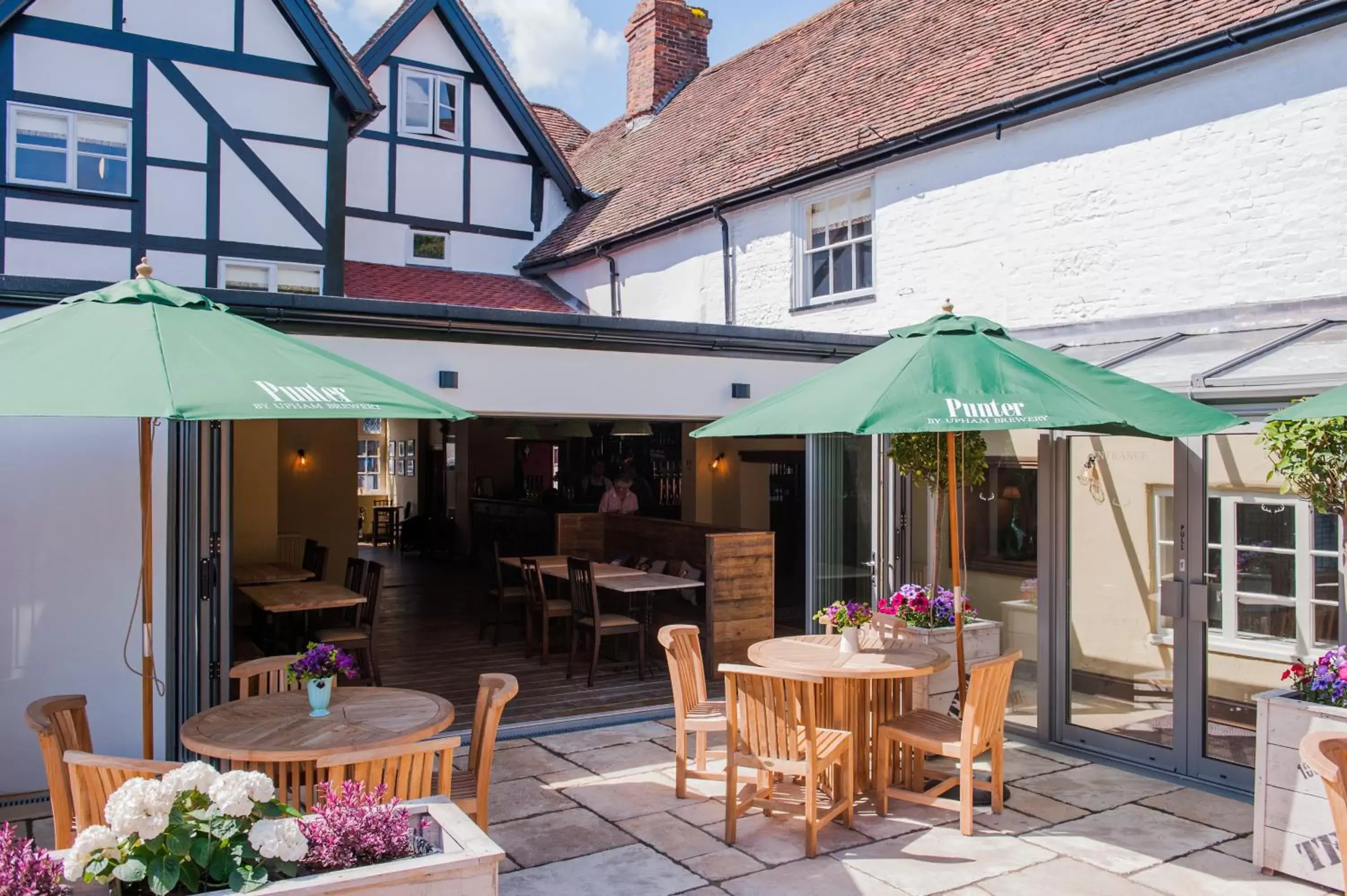 Property building, Restaurant/Places to Eat in The White Hart, Overton