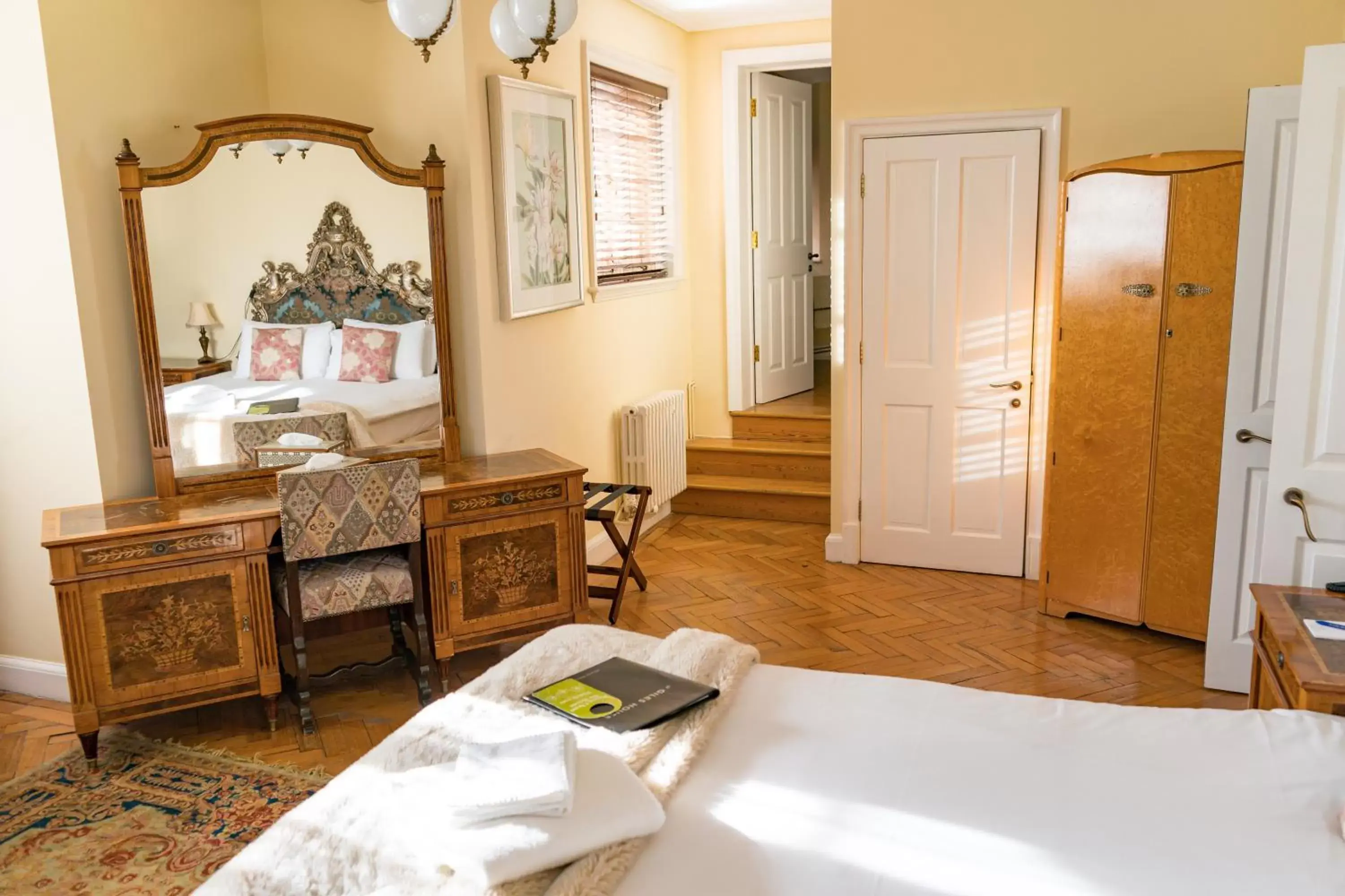 Bedroom, Bed in St Giles House Hotel