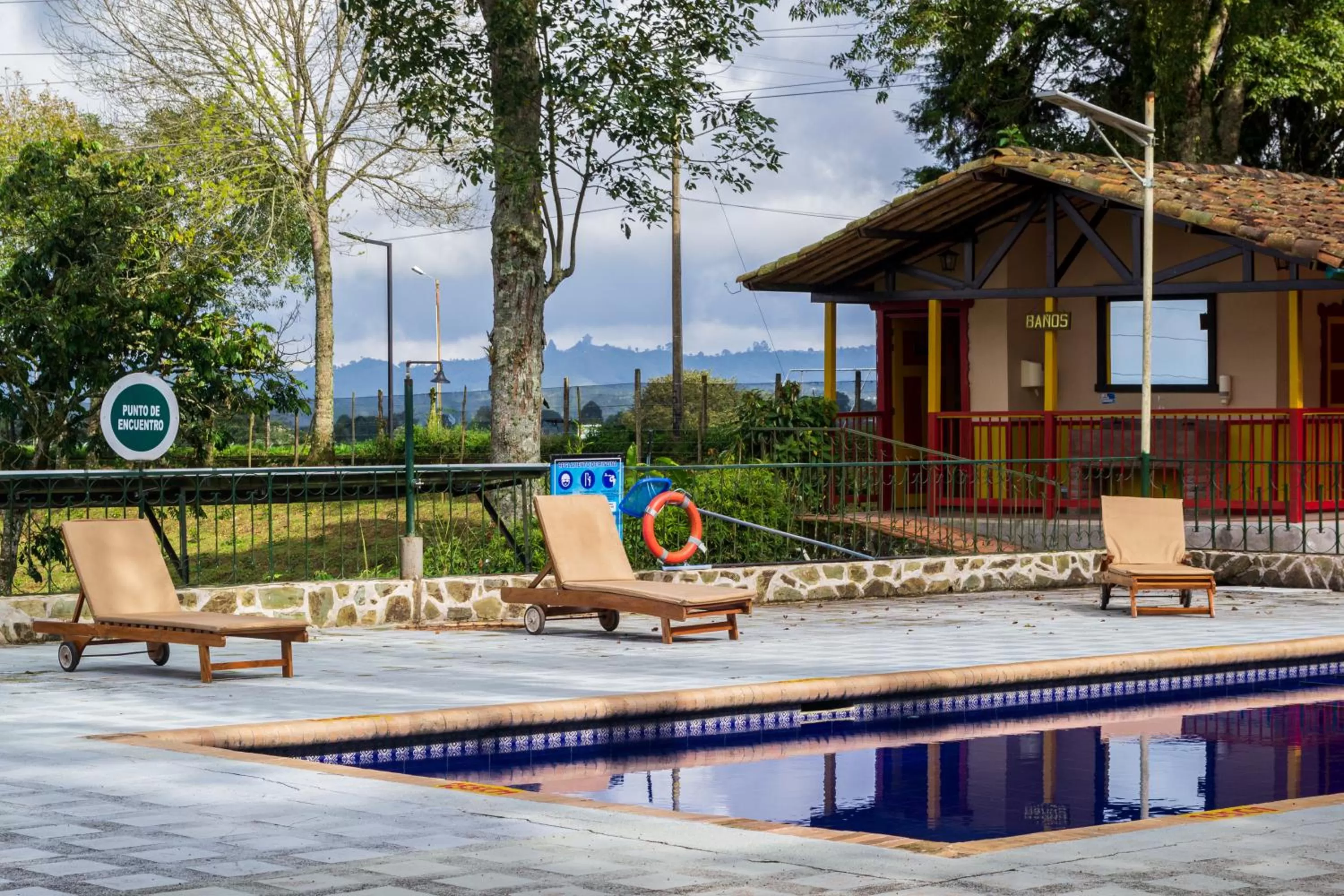 Swimming pool in El Edén Country hotel y Club Residencial