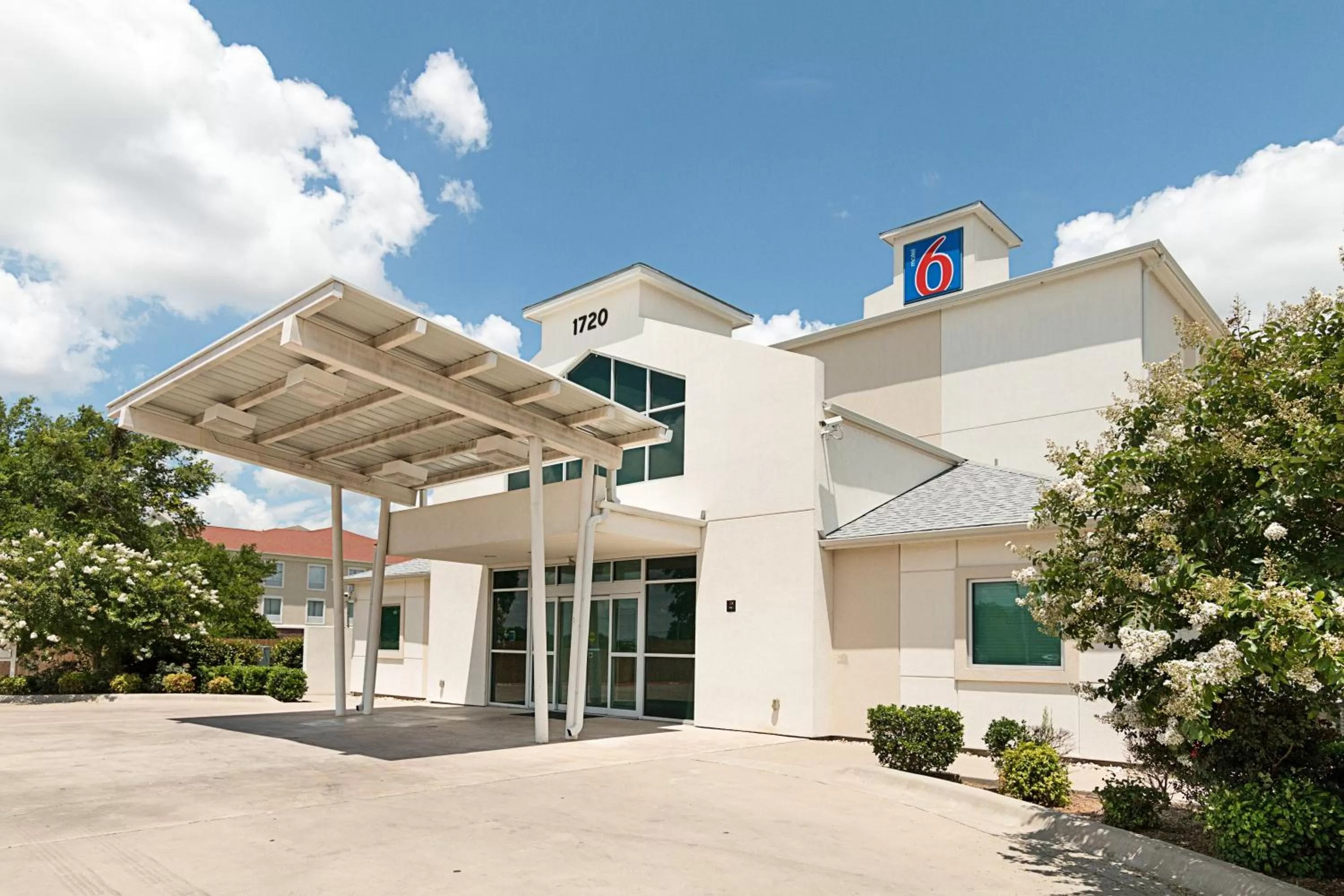 Facade/entrance in Motel 6-Cleburne, TX