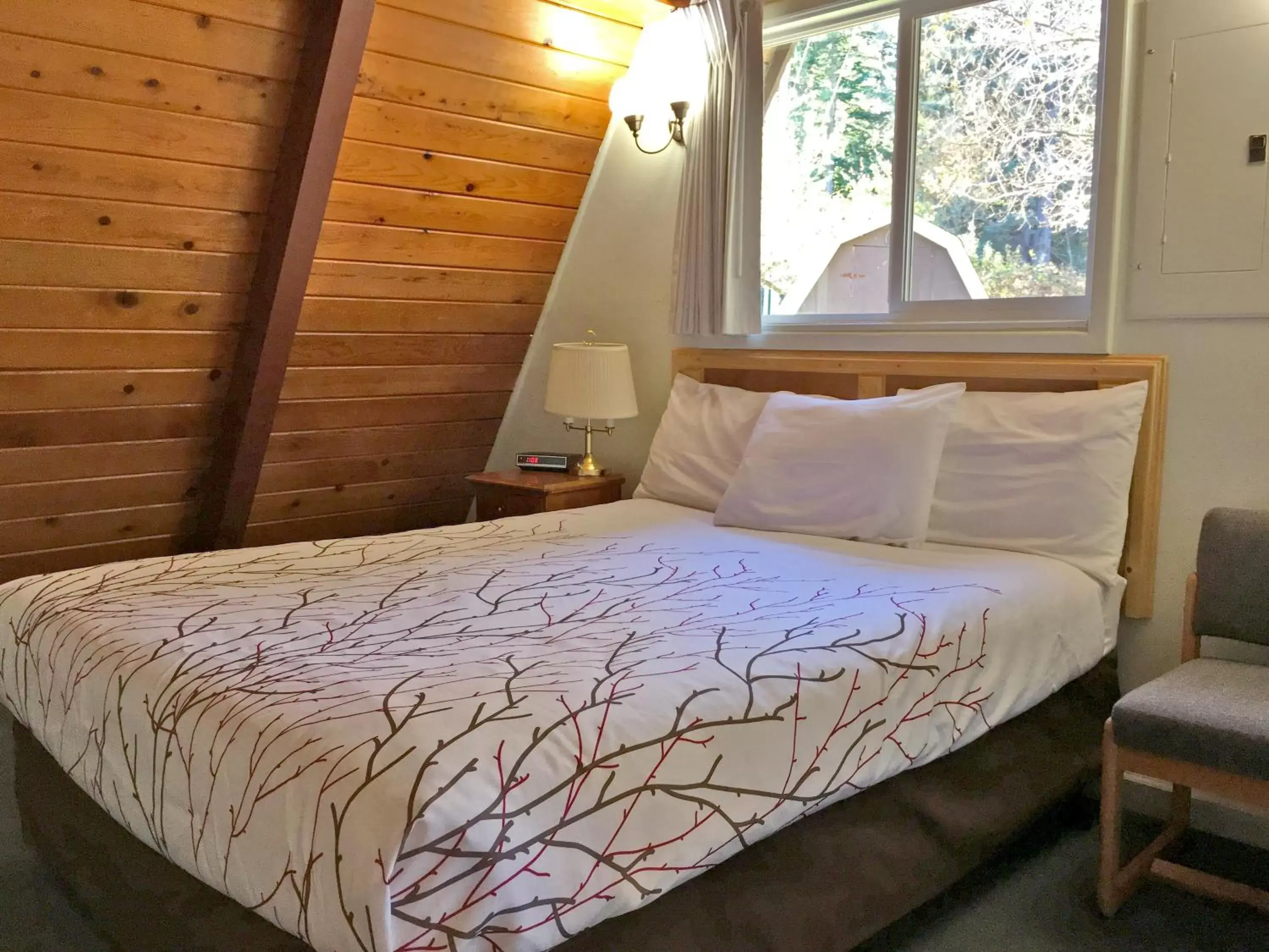 Bed in Park Motel and Cabins