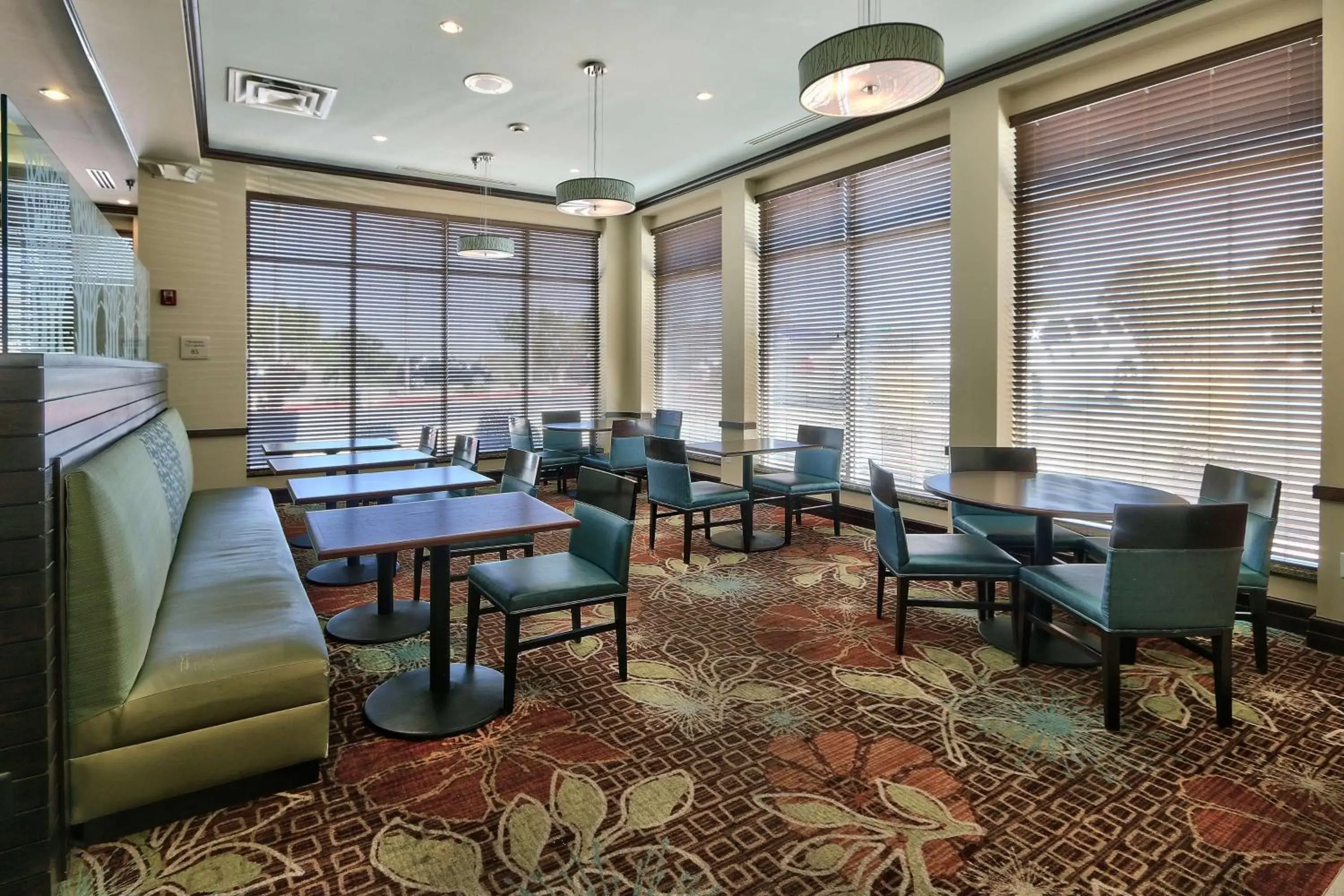 Restaurant/places to eat, Lounge/Bar in Hilton Garden Inn Albuquerque Airport