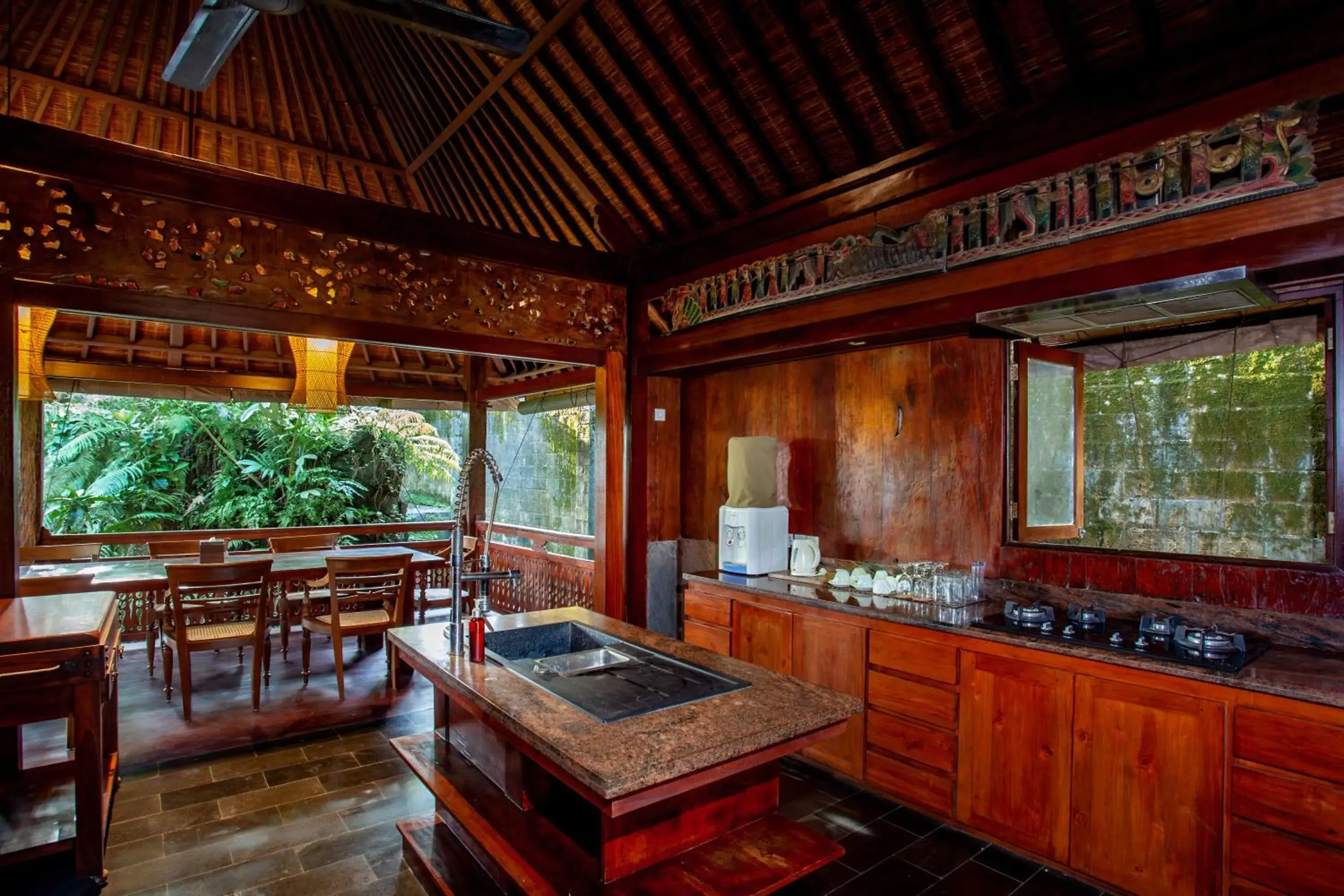 Kitchen or kitchenette in Aryaswara Villa Ubud