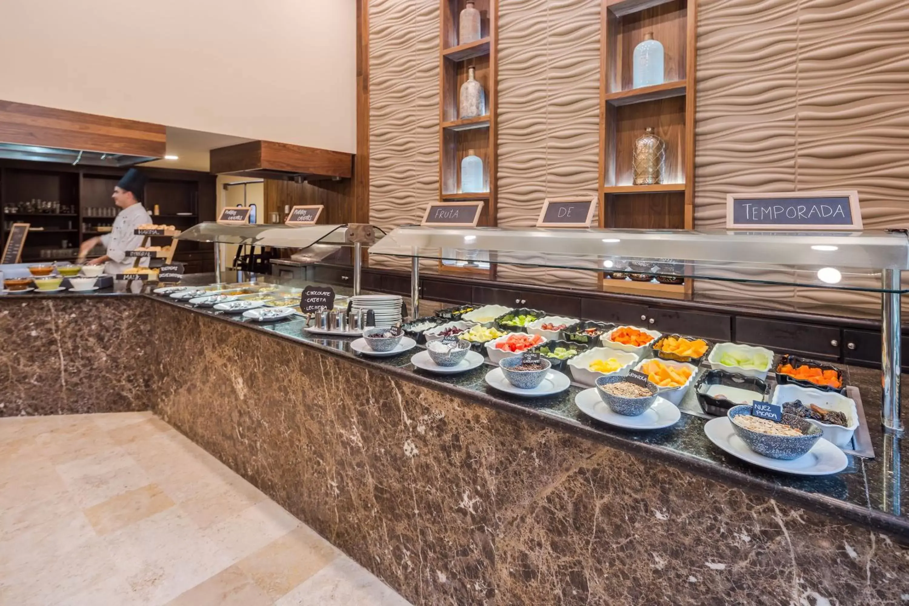 Restaurant/places to eat, Food in Holiday Inn Monterrey Valle, an IHG Hotel