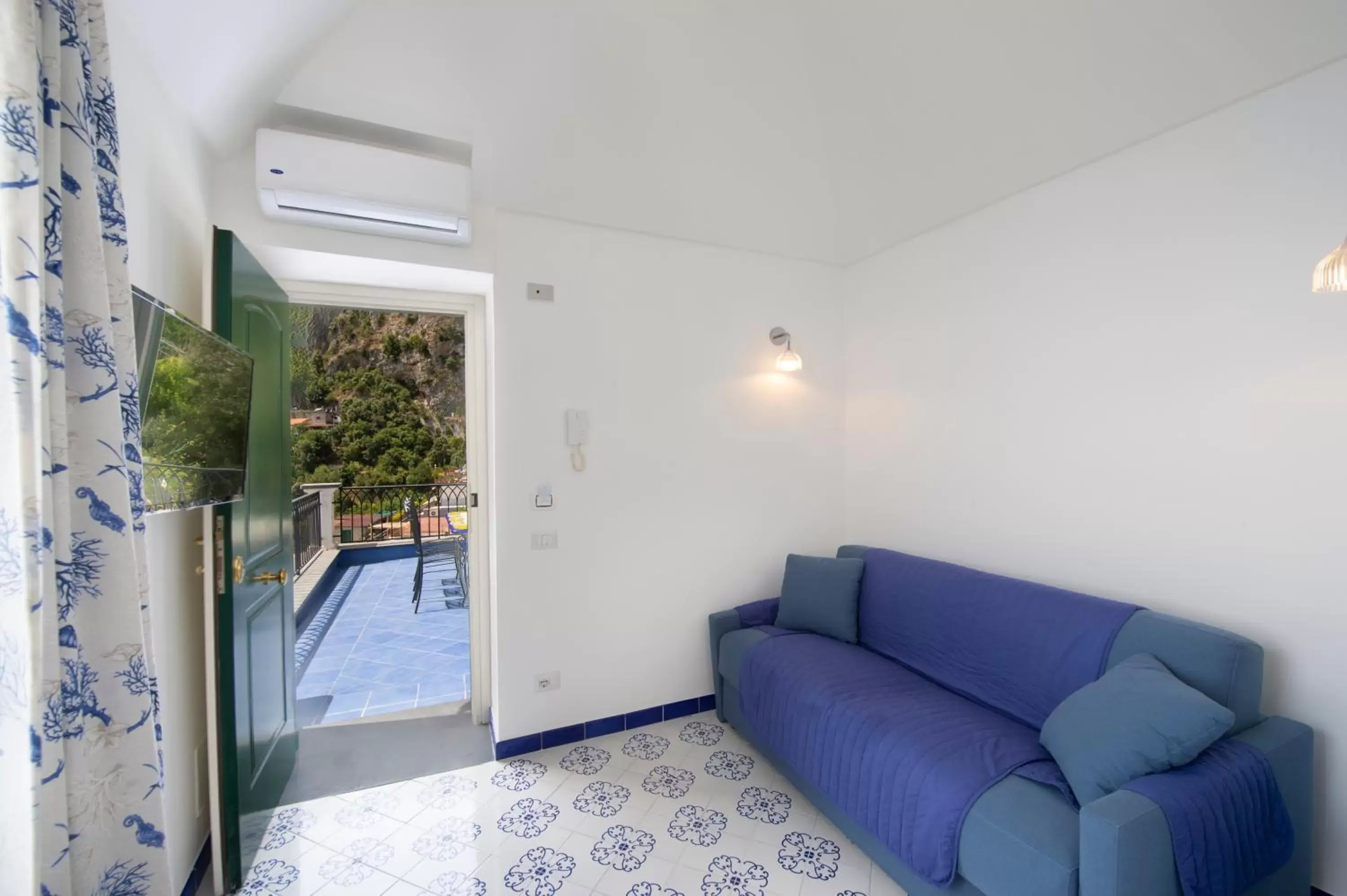 TV and multimedia, Seating Area in Villa Foglia Amalfi
