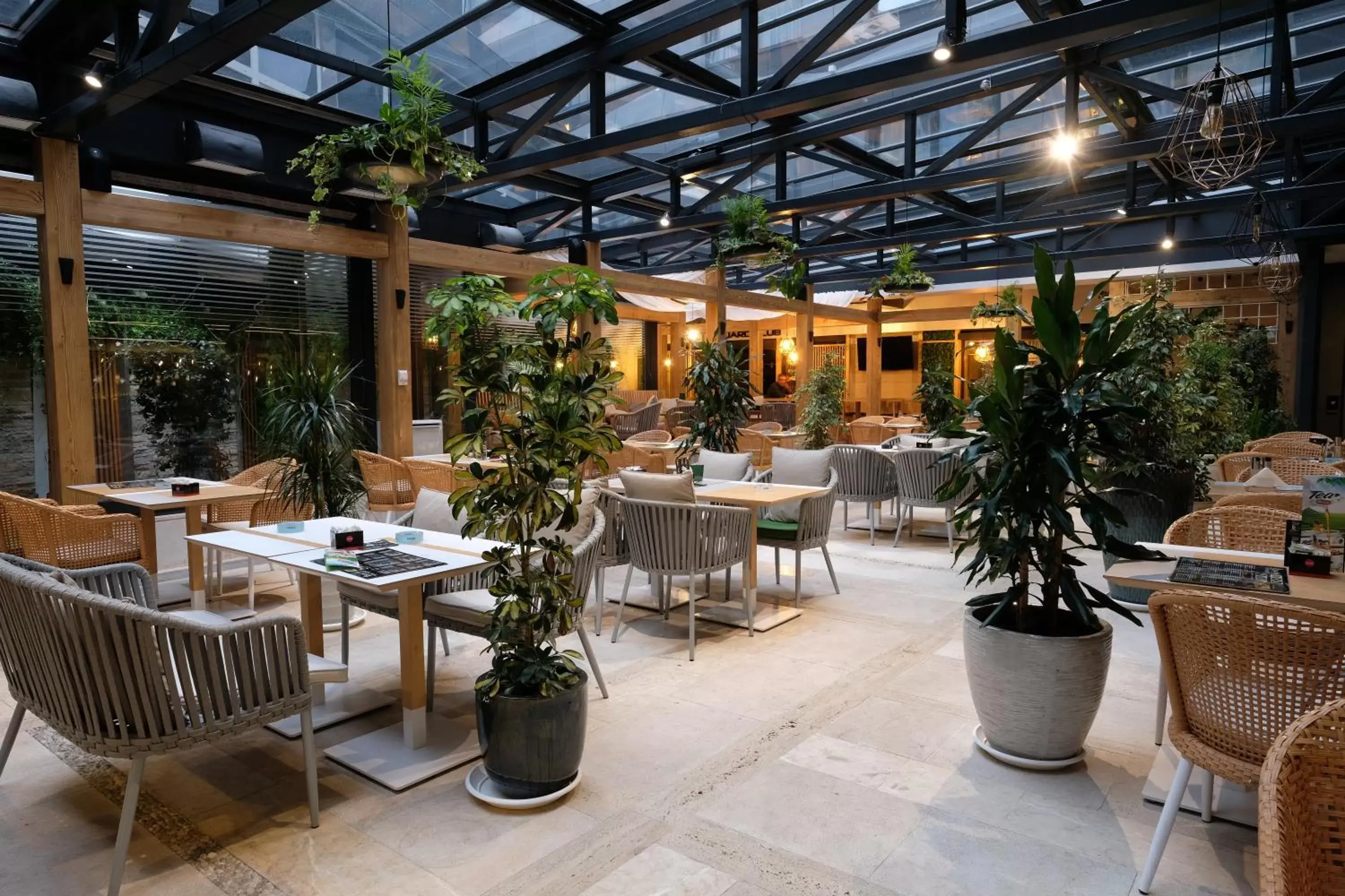 Restaurant/places to eat in Hollywood Hotel Restaurant/places to eat in Hollywood Hotel