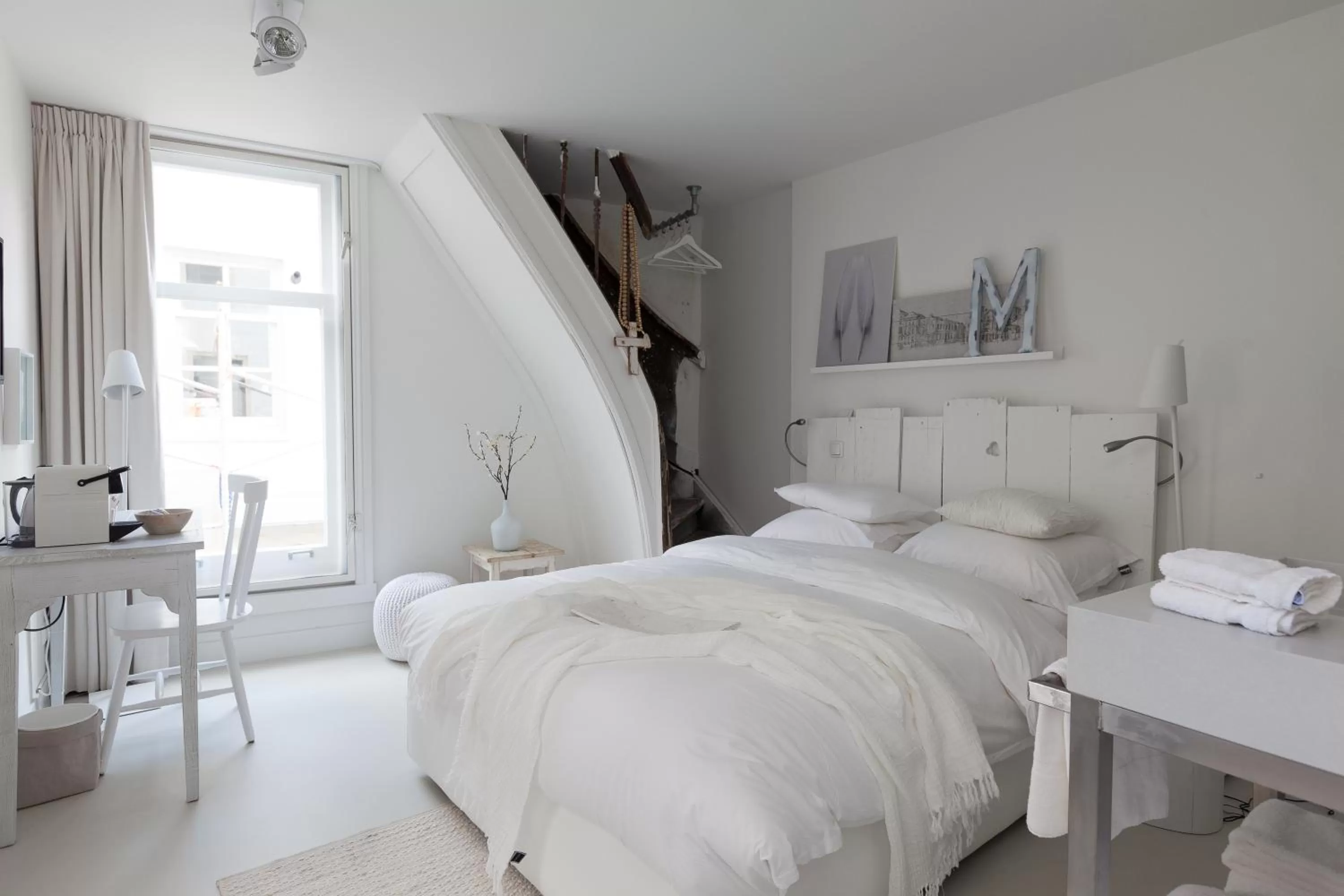 Bed in Mother Goose Hotel