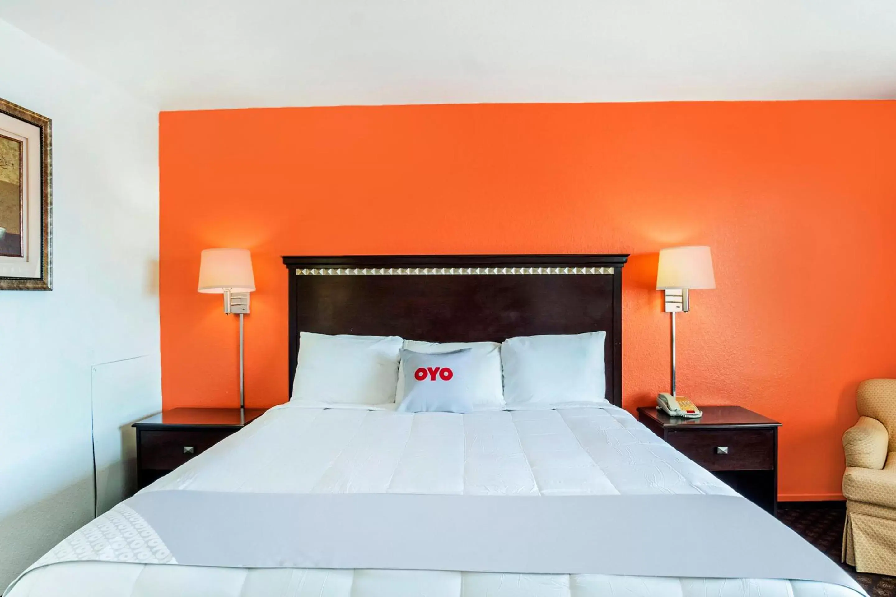 Bedroom, Bed in OYO Townhouse Dodge City KS