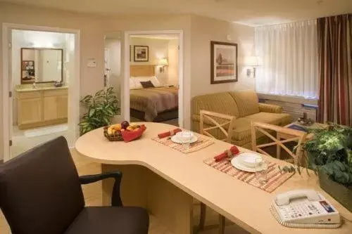 One-Bedroom King Suite in Candlewood Suites Elgin – Northwest Chicago, an IHG Hotel