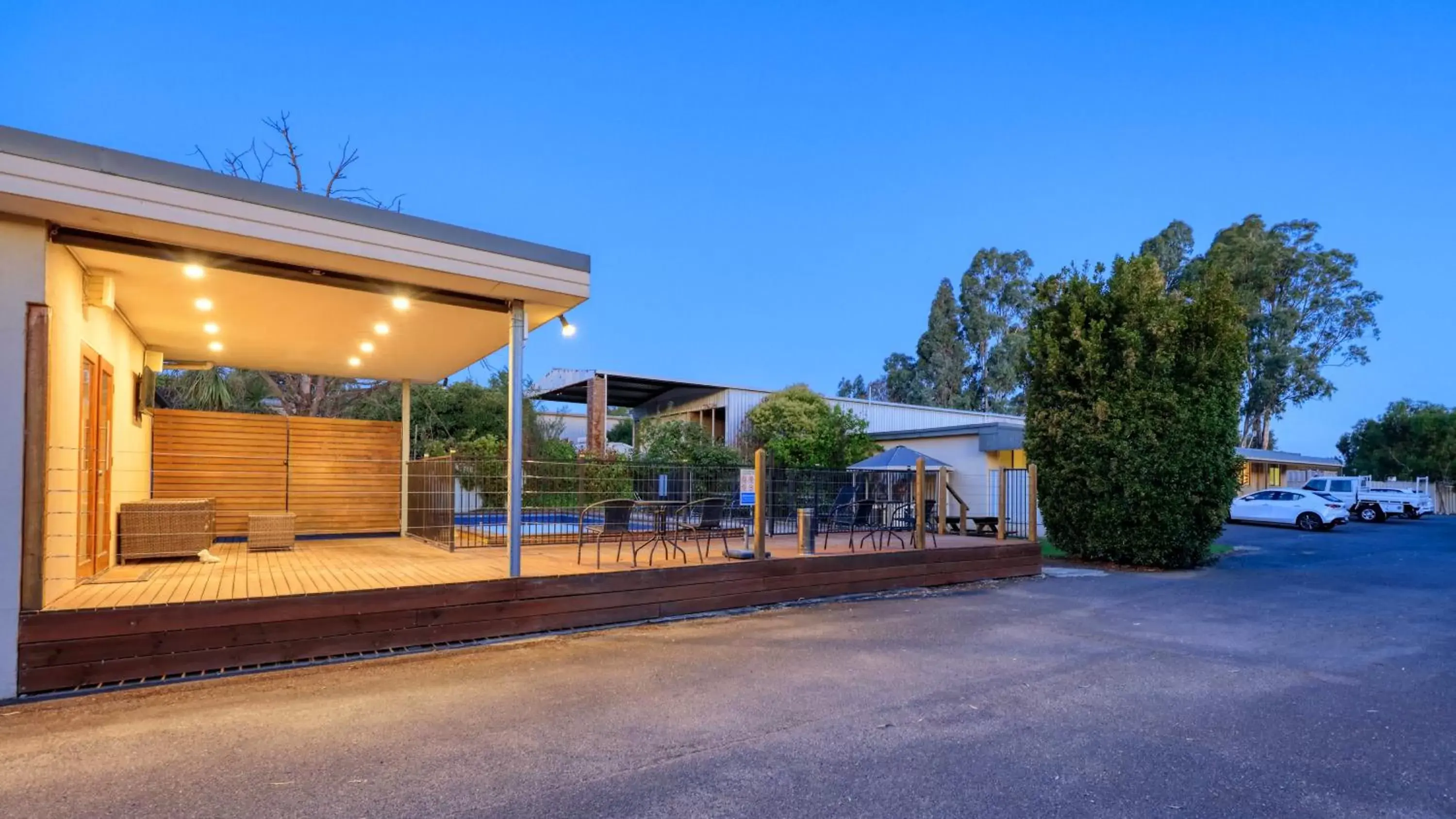 Balcony/Terrace, Property Building in New Crossing Place Motel