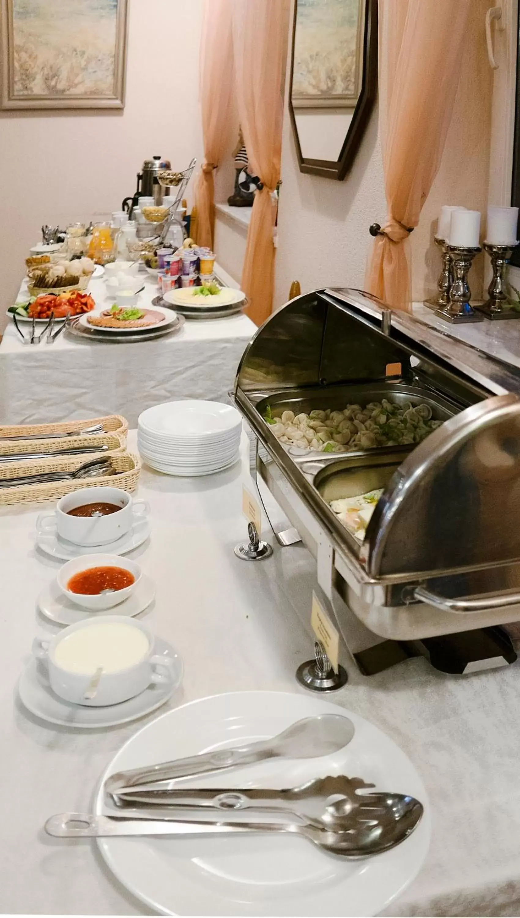 Buffet breakfast, Kitchen/Kitchenette in Amicus Hotel