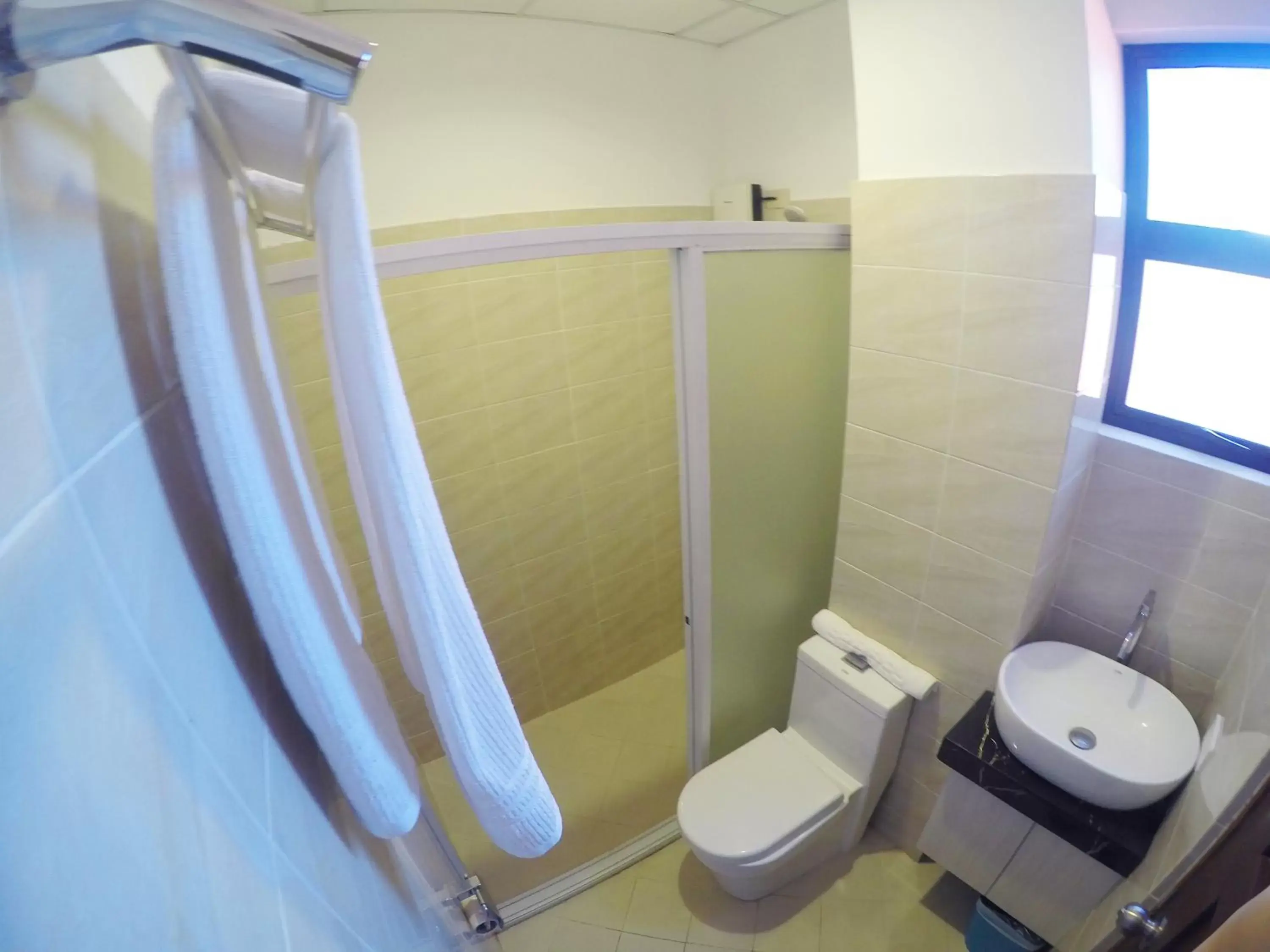Shower, Bathroom in Golden Gate Suites