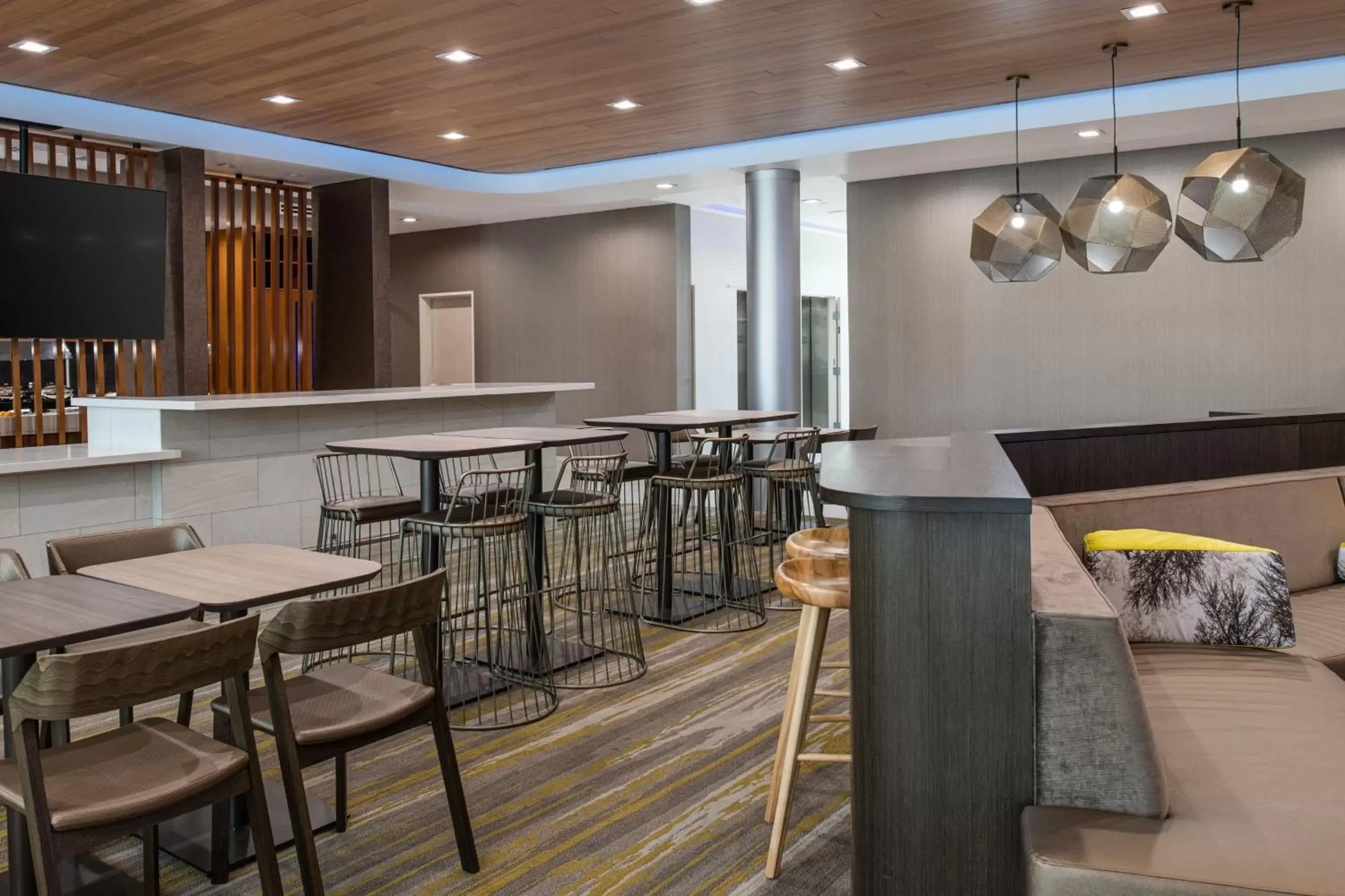 Lobby or reception, Lounge/Bar in SpringHill Suites by Marriott Riverside Redlands