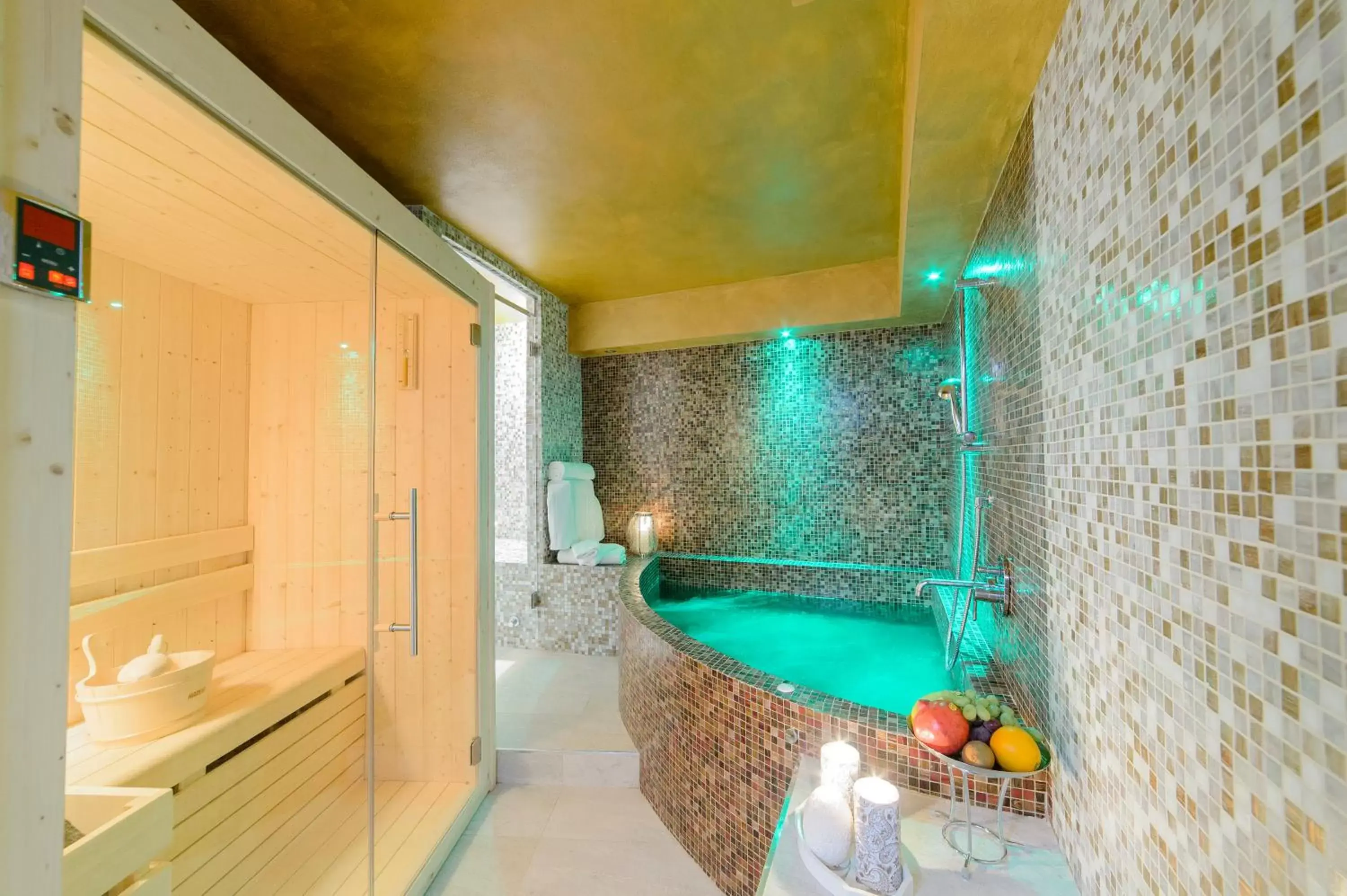 Activities, Bathroom in Hotel Vespasiano