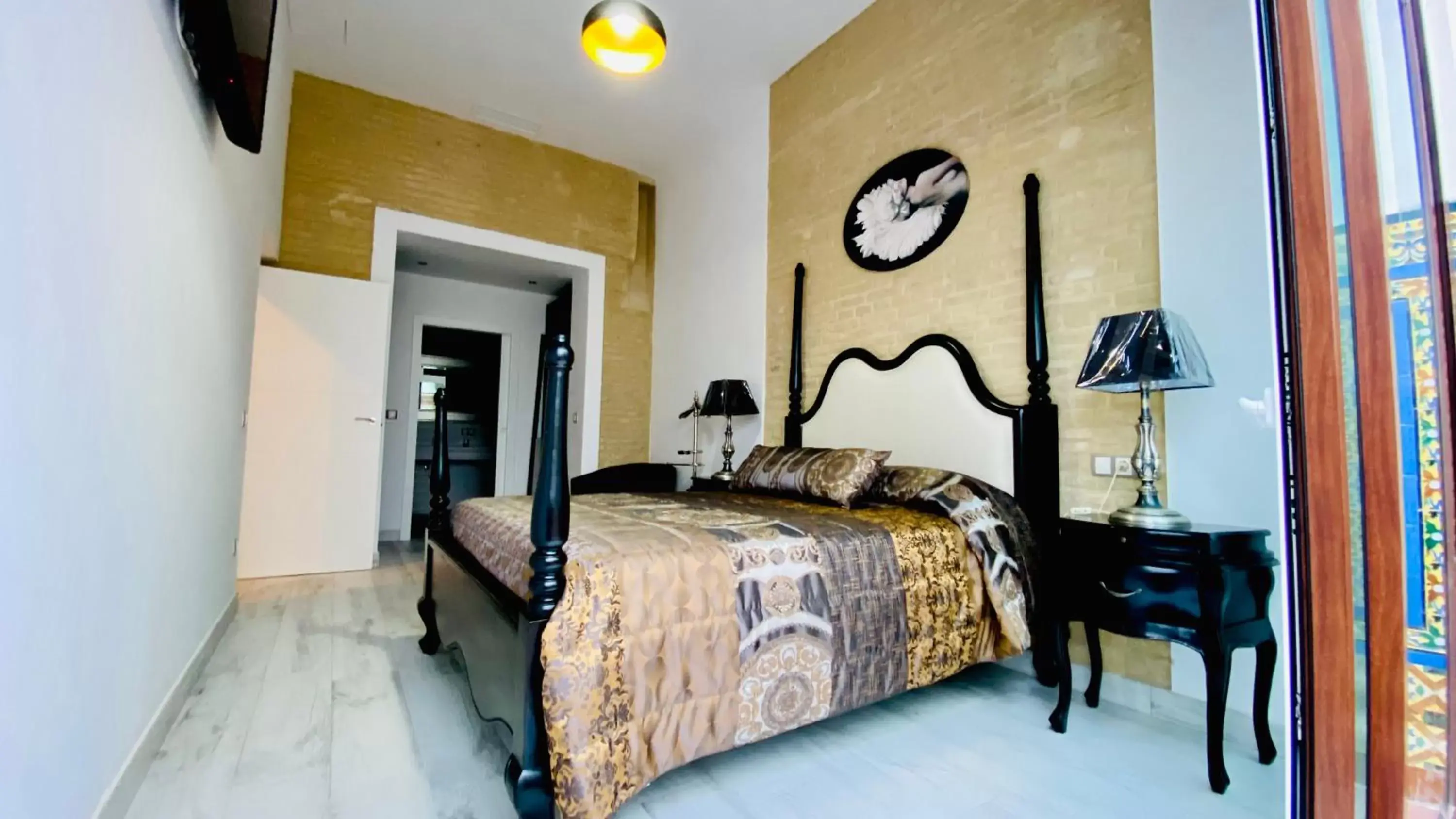 Bedroom, Bed in Apartamentos "El Escondite de Triana"