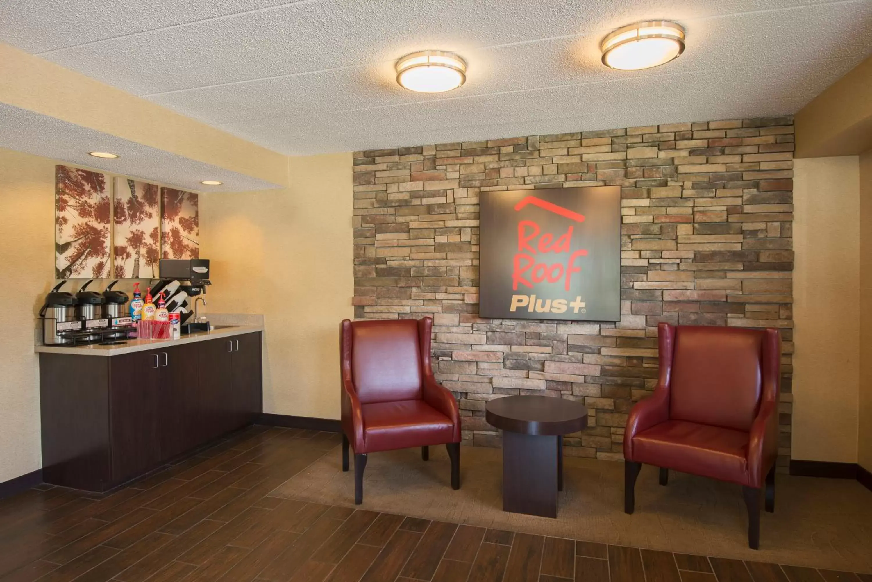 Lobby or reception, Seating Area in Red Roof Inn PLUS+ Chicago - Willowbrook