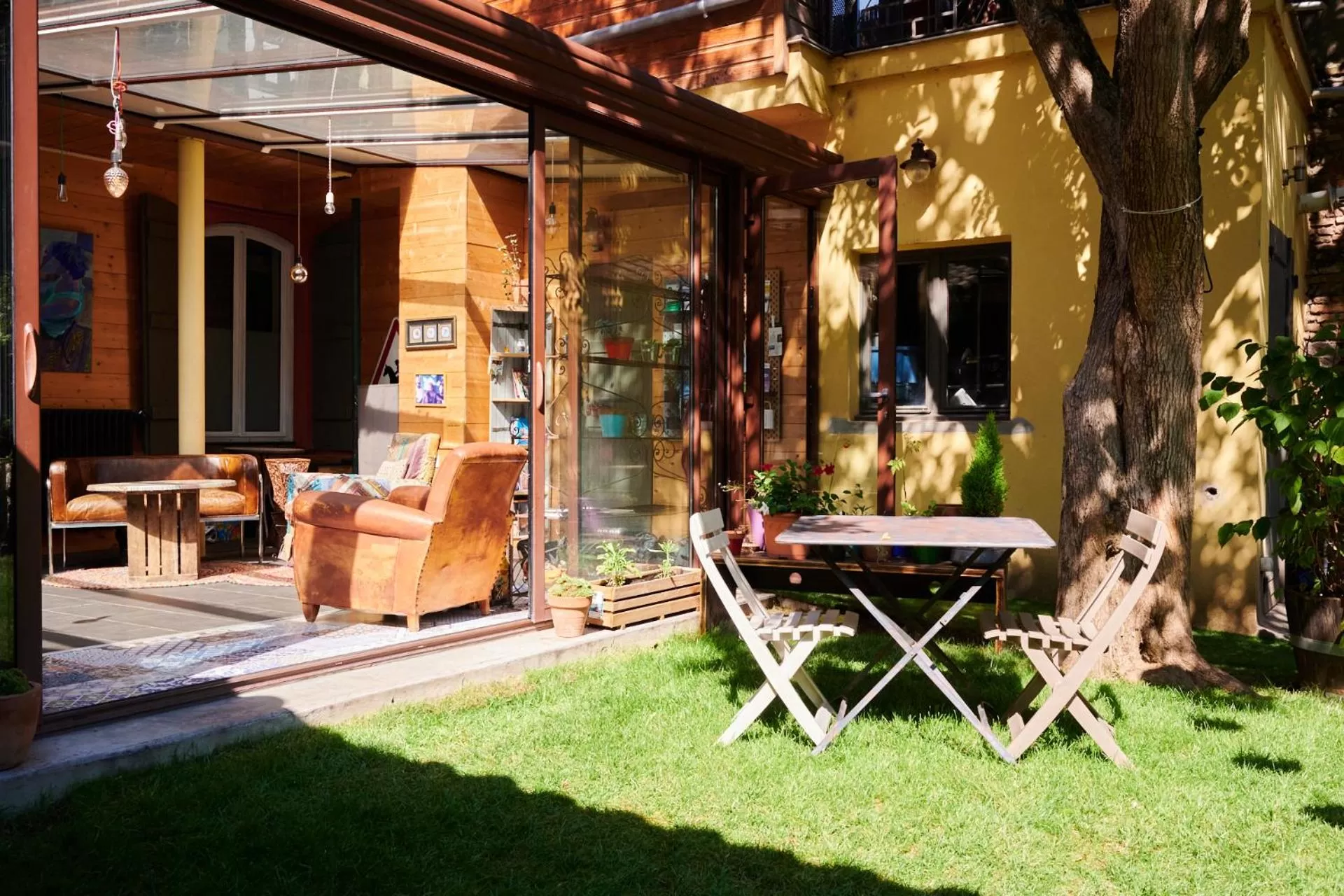 Library in Maison Anjali