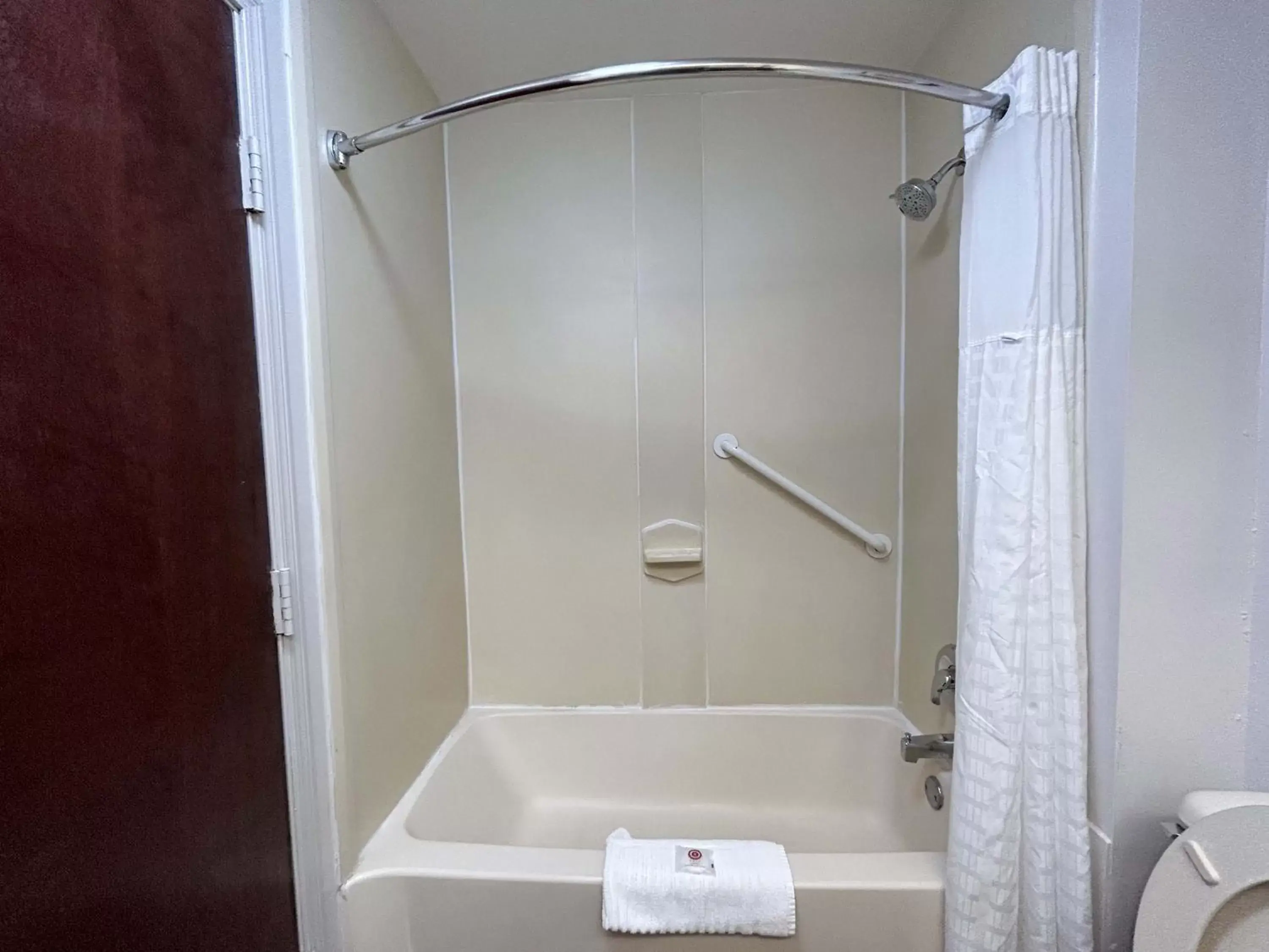 Shower, Bathroom in Comfort Suites Milledgeville