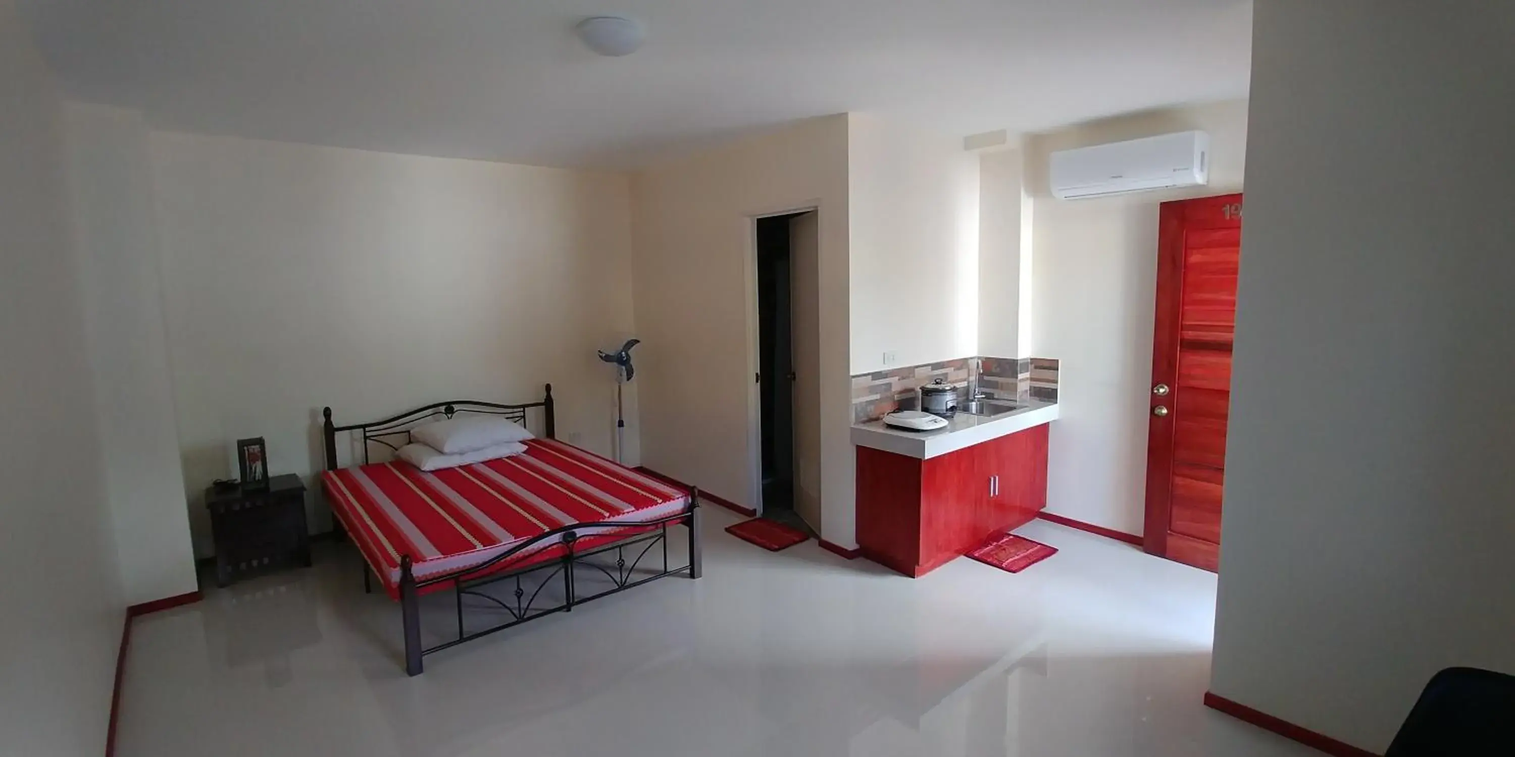 Kitchen/Kitchenette in Squares Beachside Apartments