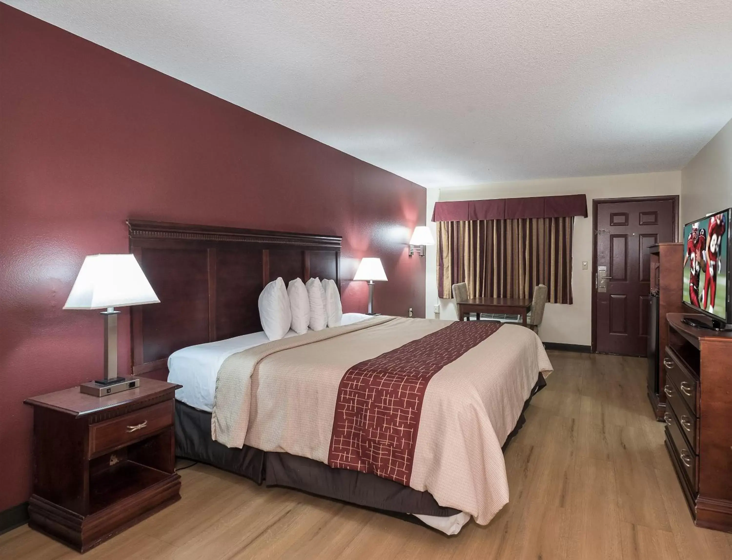Photo of the whole room, Room Photo in Red Roof Inn Chipley