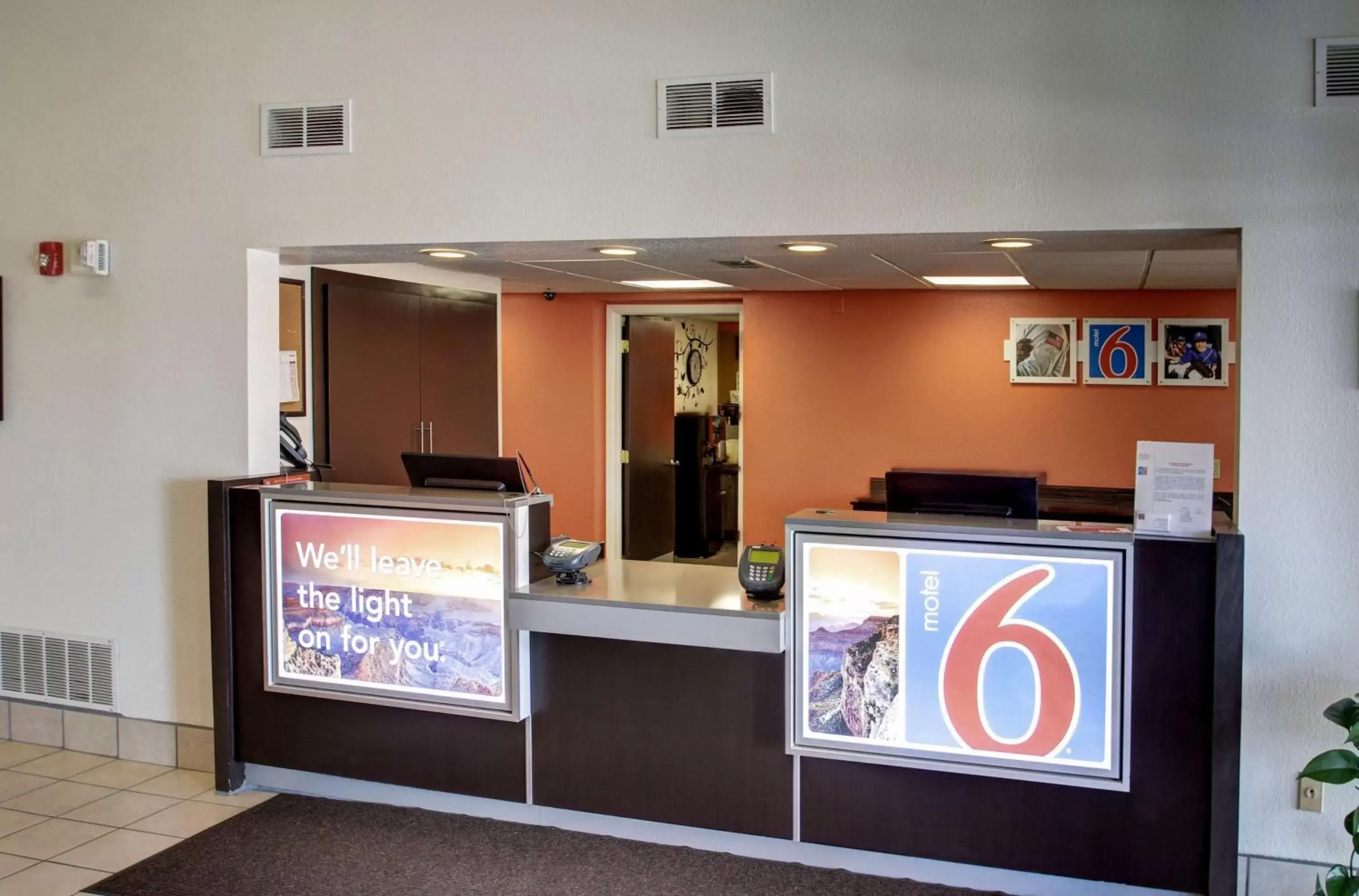 Lobby or reception, Lobby/Reception in Motel 6-Ogden, UT - Riverdale