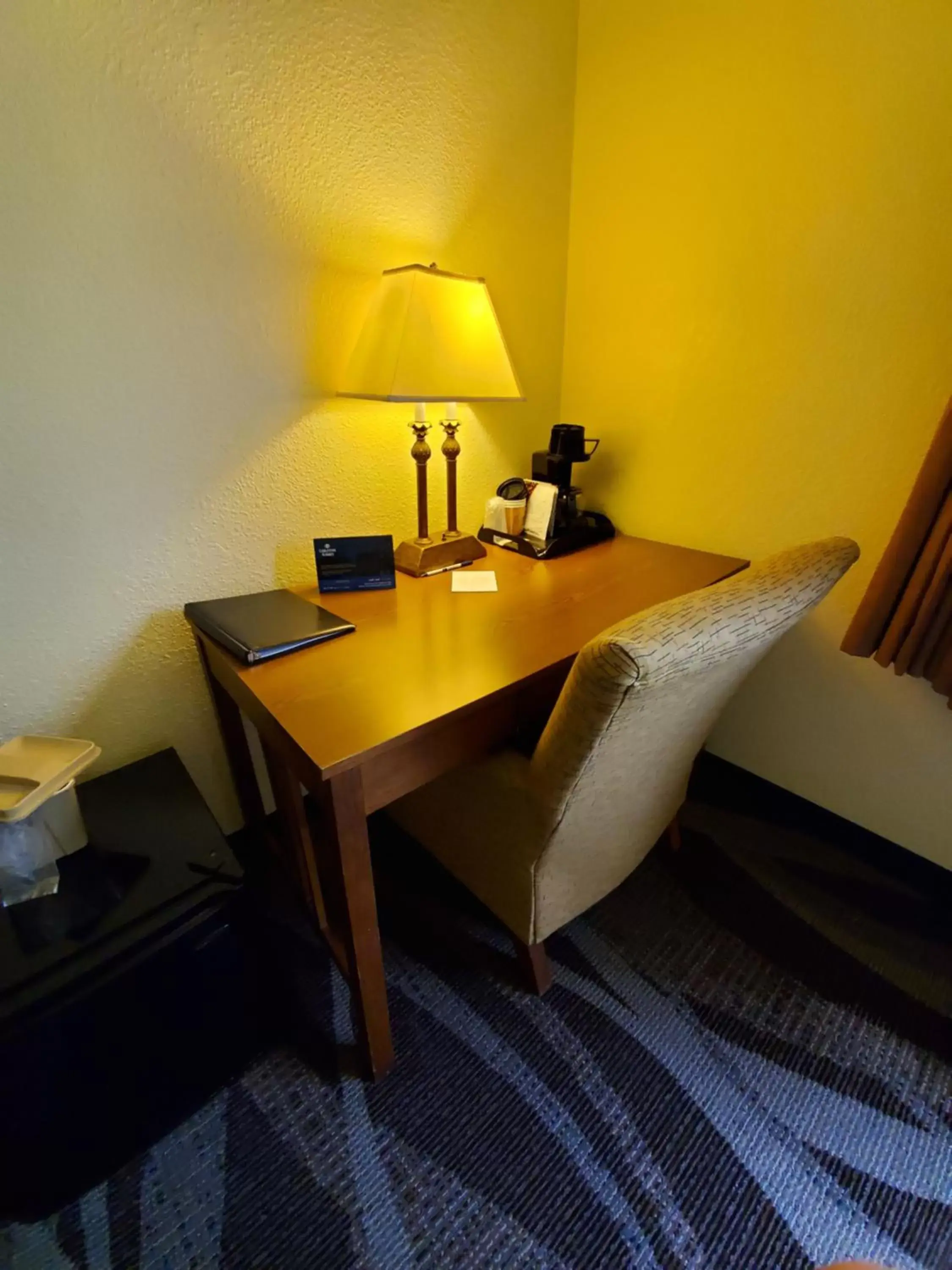 Seating area in Boarders Inn and Suites by Cobblestone Hotels - Ripon