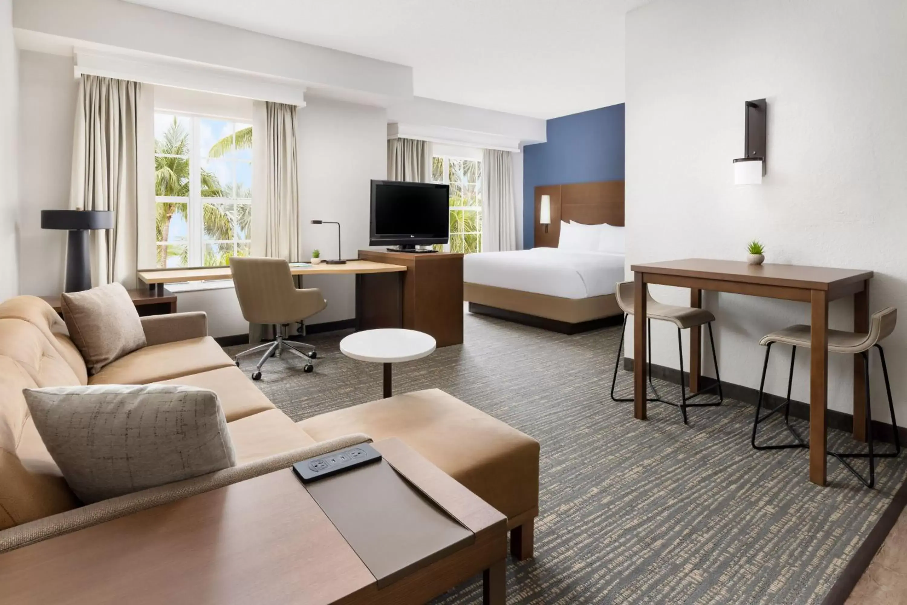 Photo of the whole room, Seating Area in Residence Inn West Palm Beach