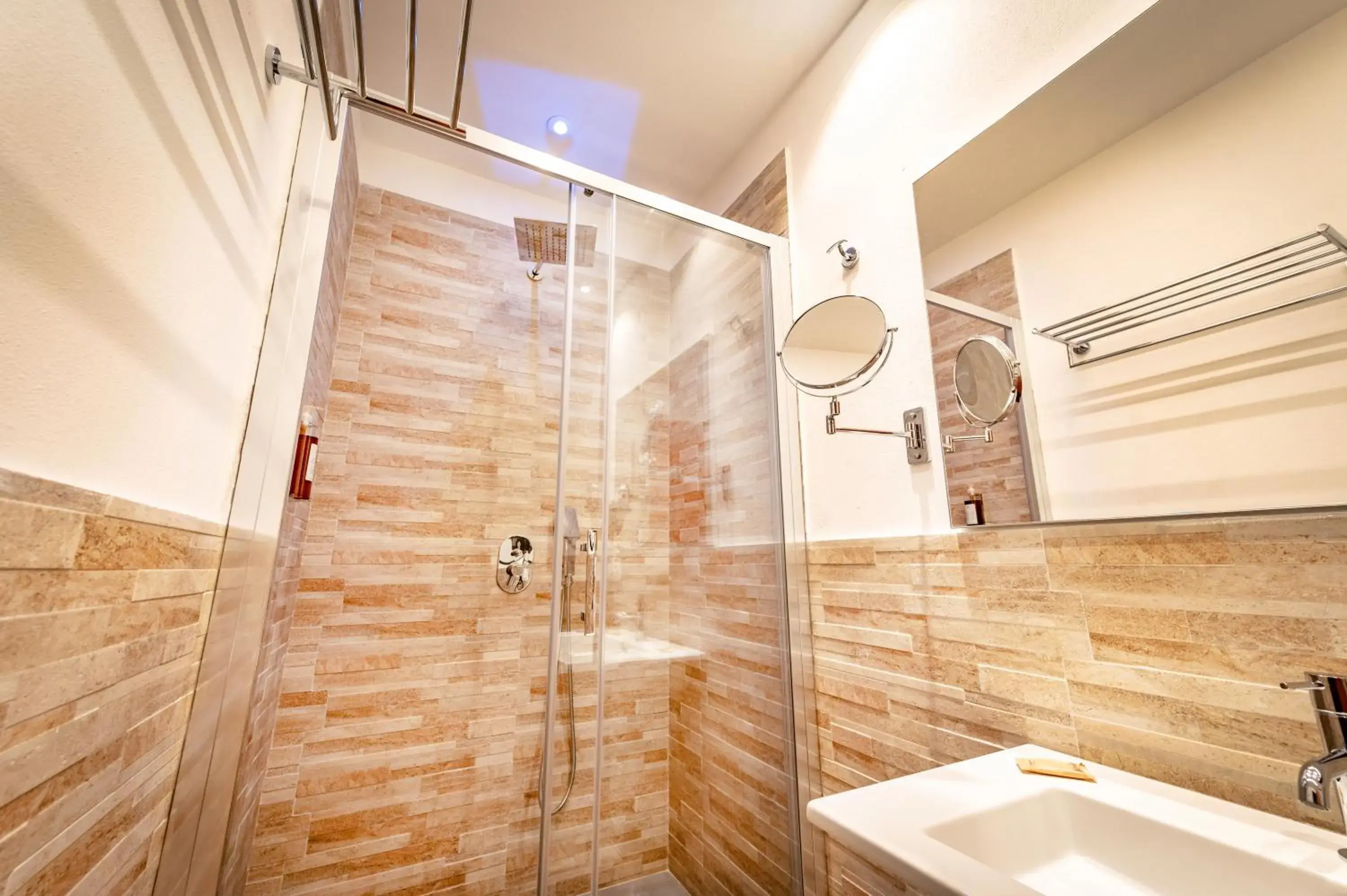 Property building, Bathroom in Hotel Palazzuolo