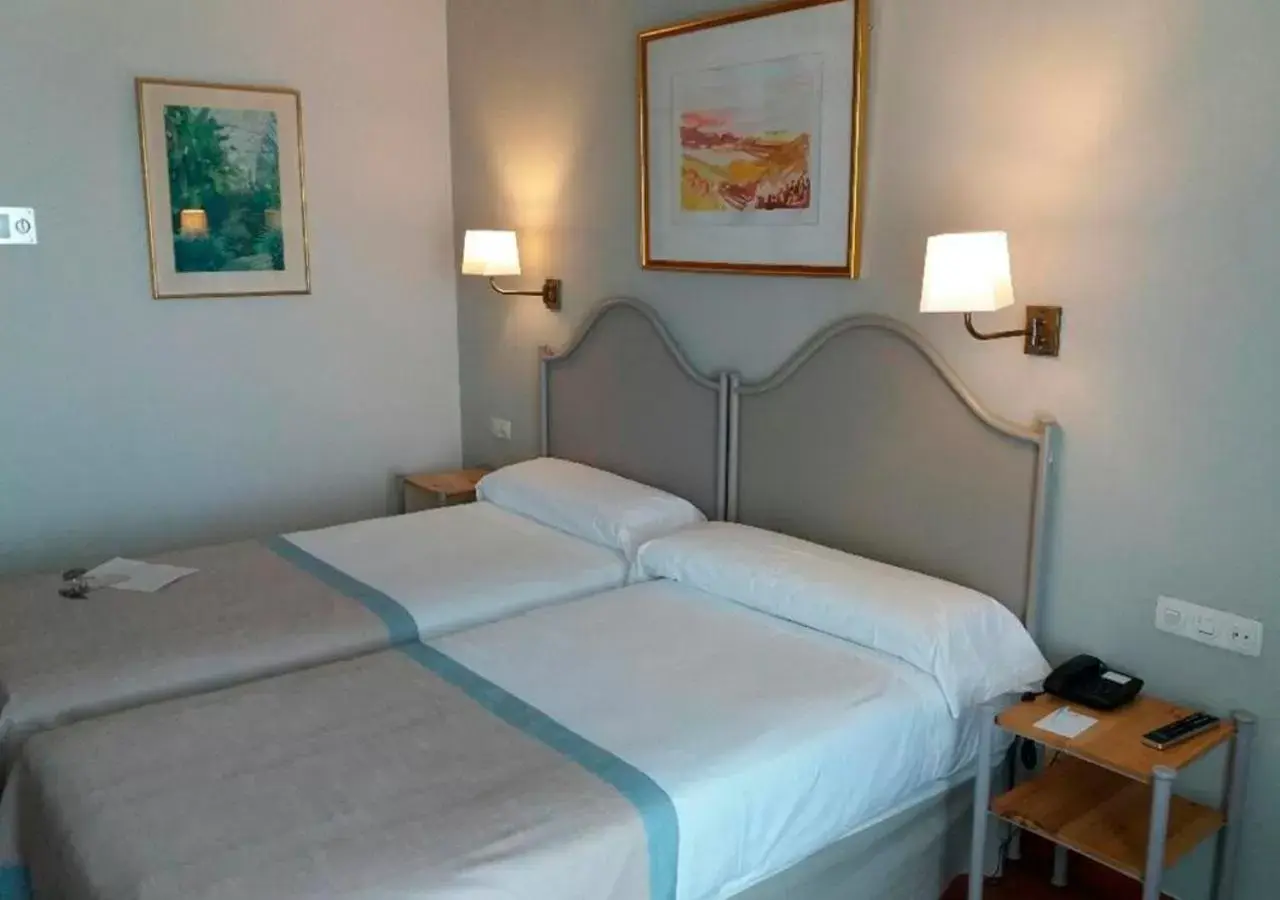 Photo of the whole room, Bed in Parador de Ceuta