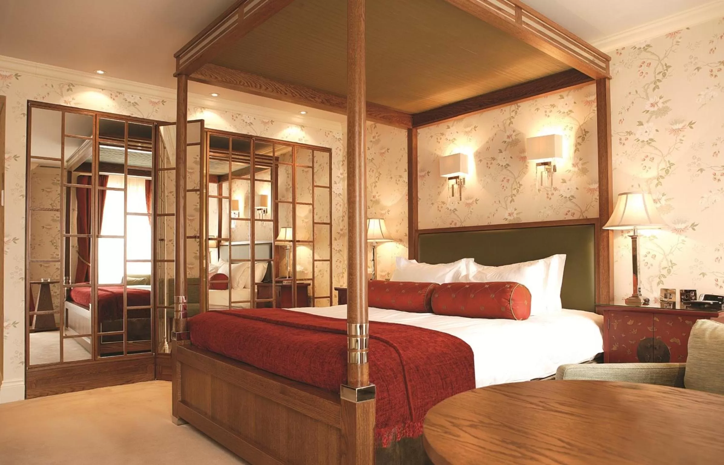 Bed in St Michael's Manor Hotel - St Albans