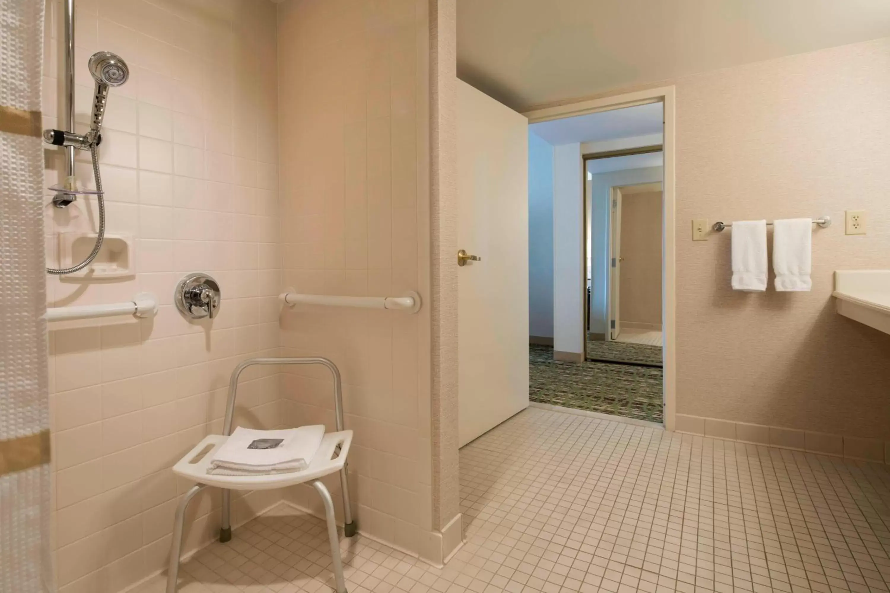 Bathroom in Atlanta Marriott Alpharetta