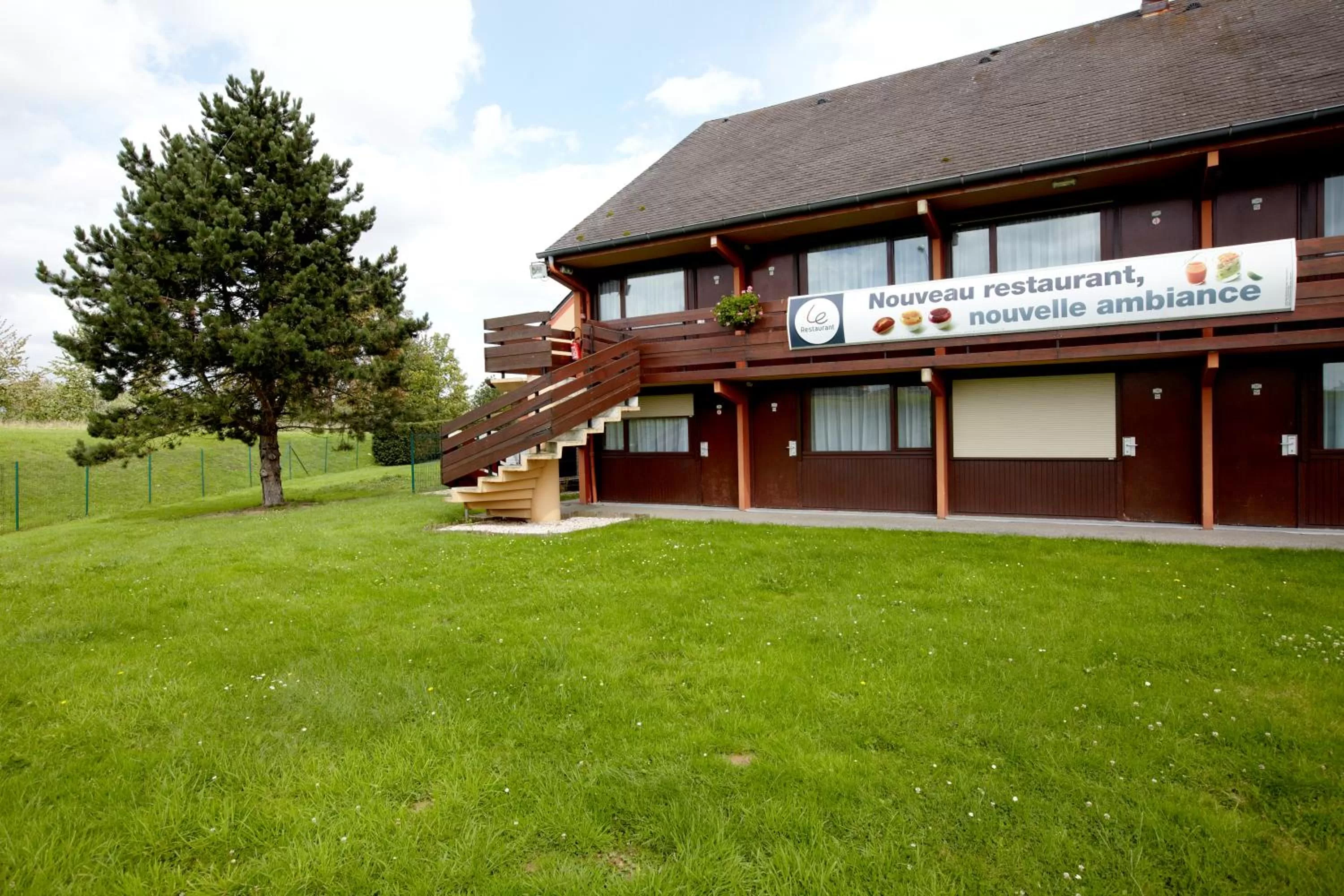 Facade/entrance in Campanile Rouen Nord - Mont-Saint-Aignan