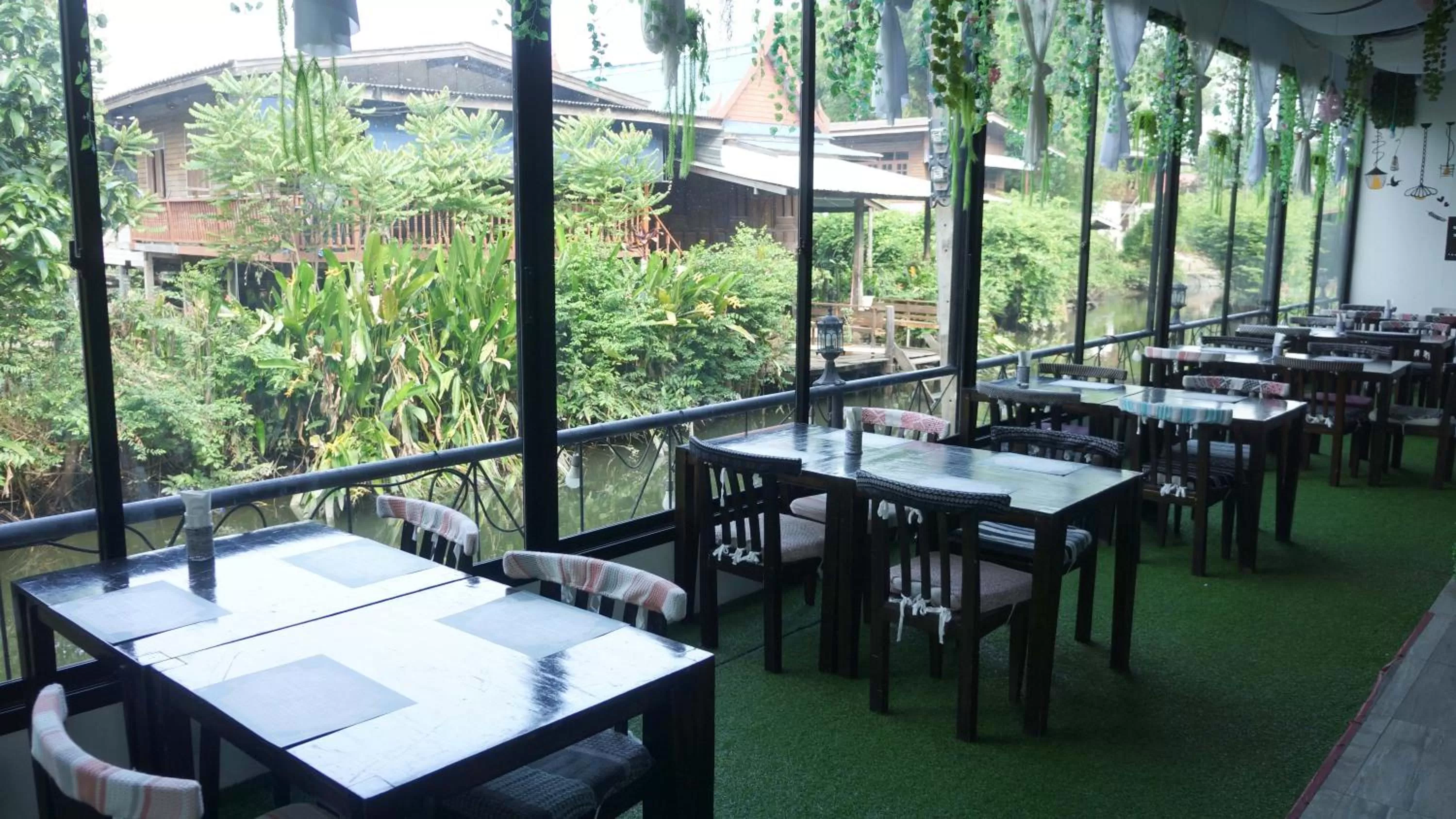 Restaurant/places to eat in Westgate Residence Hotel