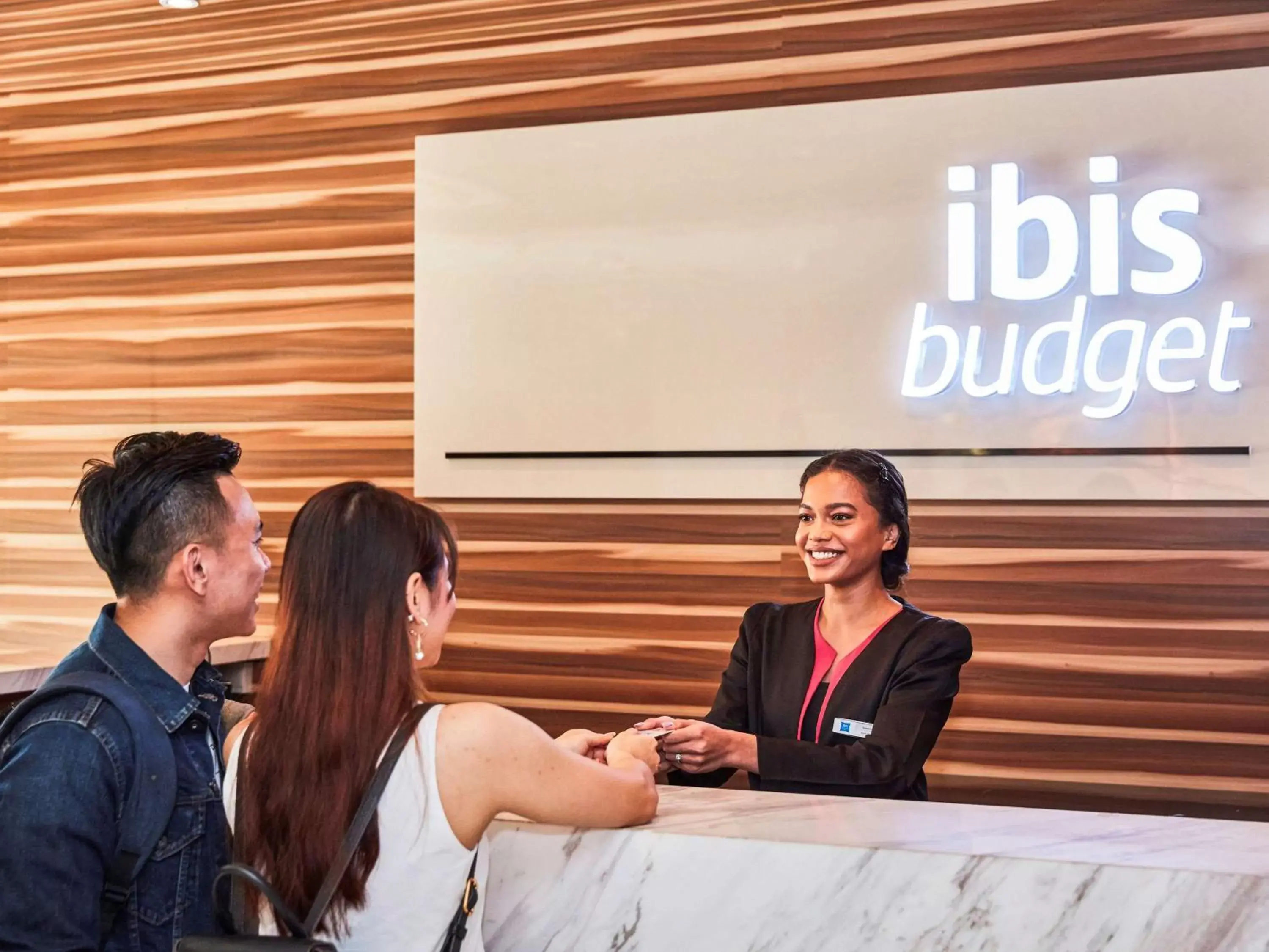 Property building in ibis budget Singapore Crystal