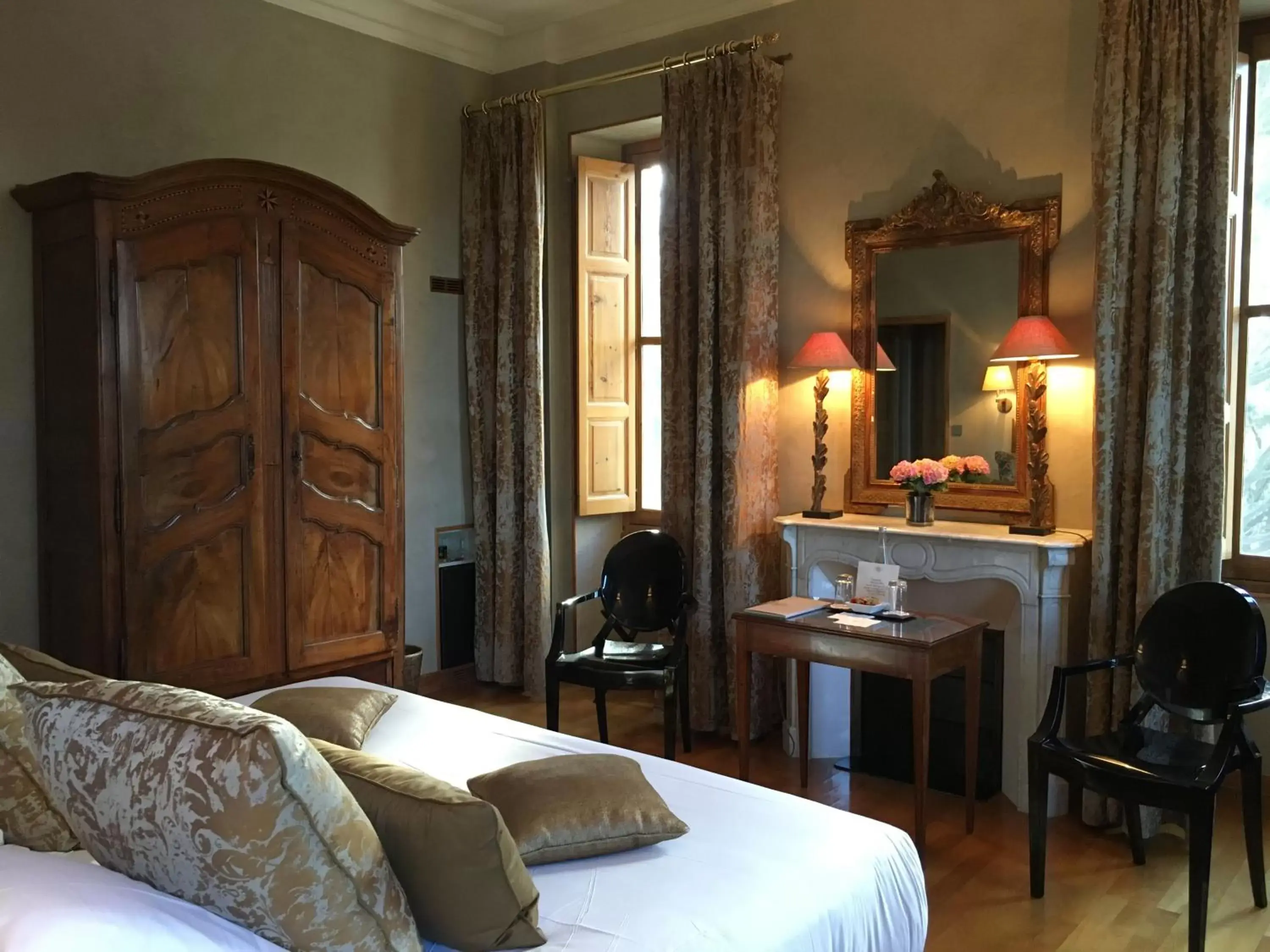 Bed in Hotel Château Des Alpilles