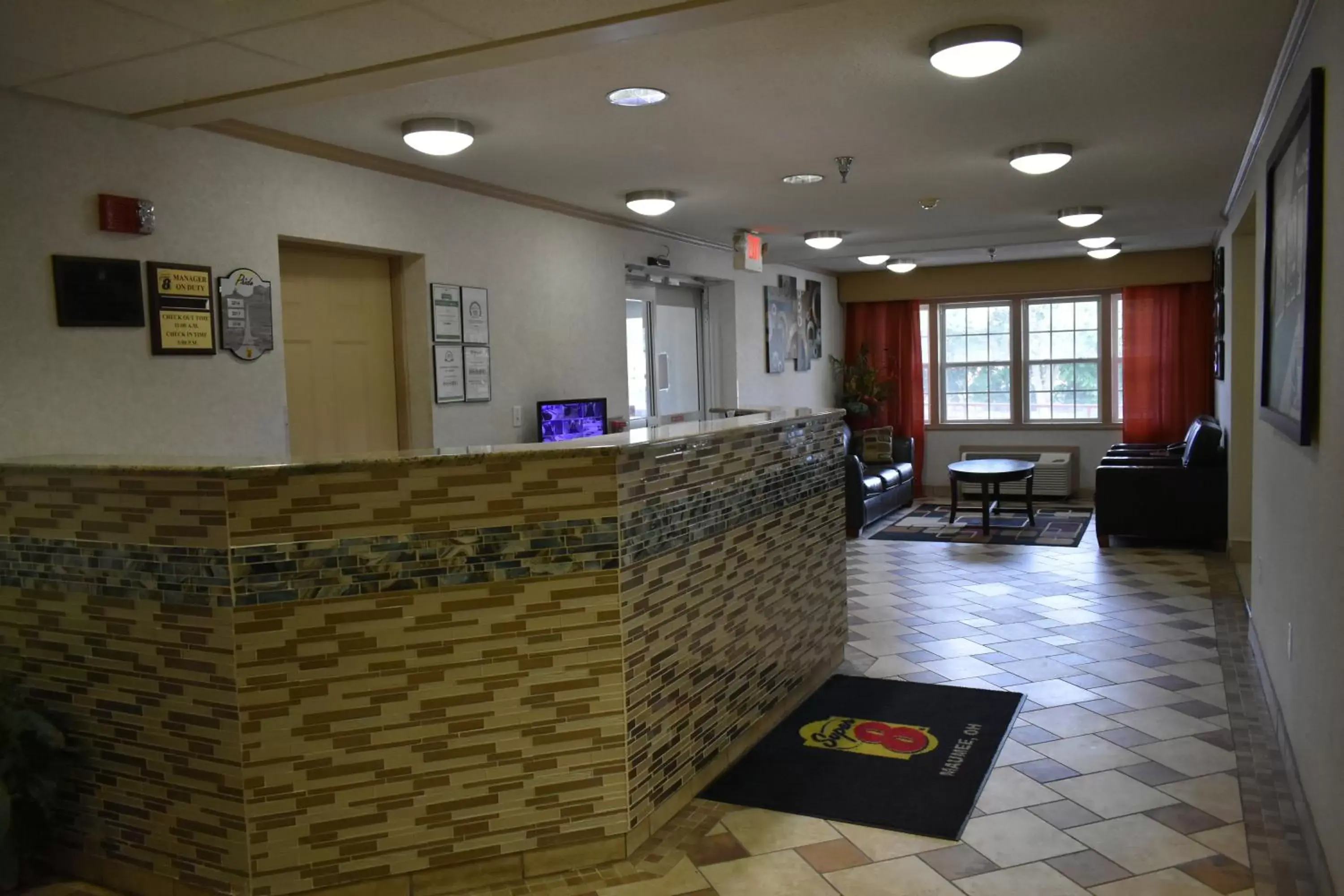 Lobby or reception, Lobby/Reception in Super 8 by Wyndham Maumee Perrysburg Toledo Area