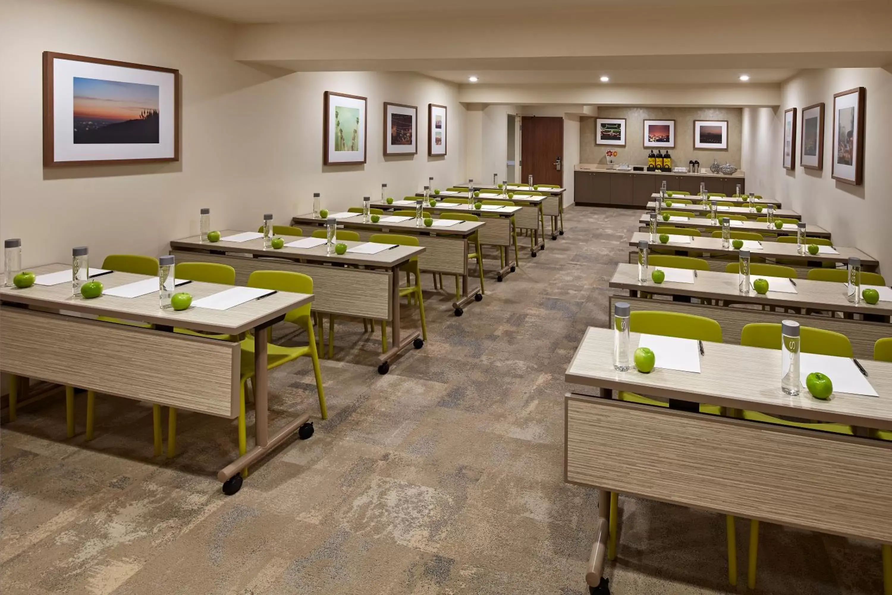 Meeting/conference room, Restaurant/Places to Eat in The Anza-a Calabasas Hotel