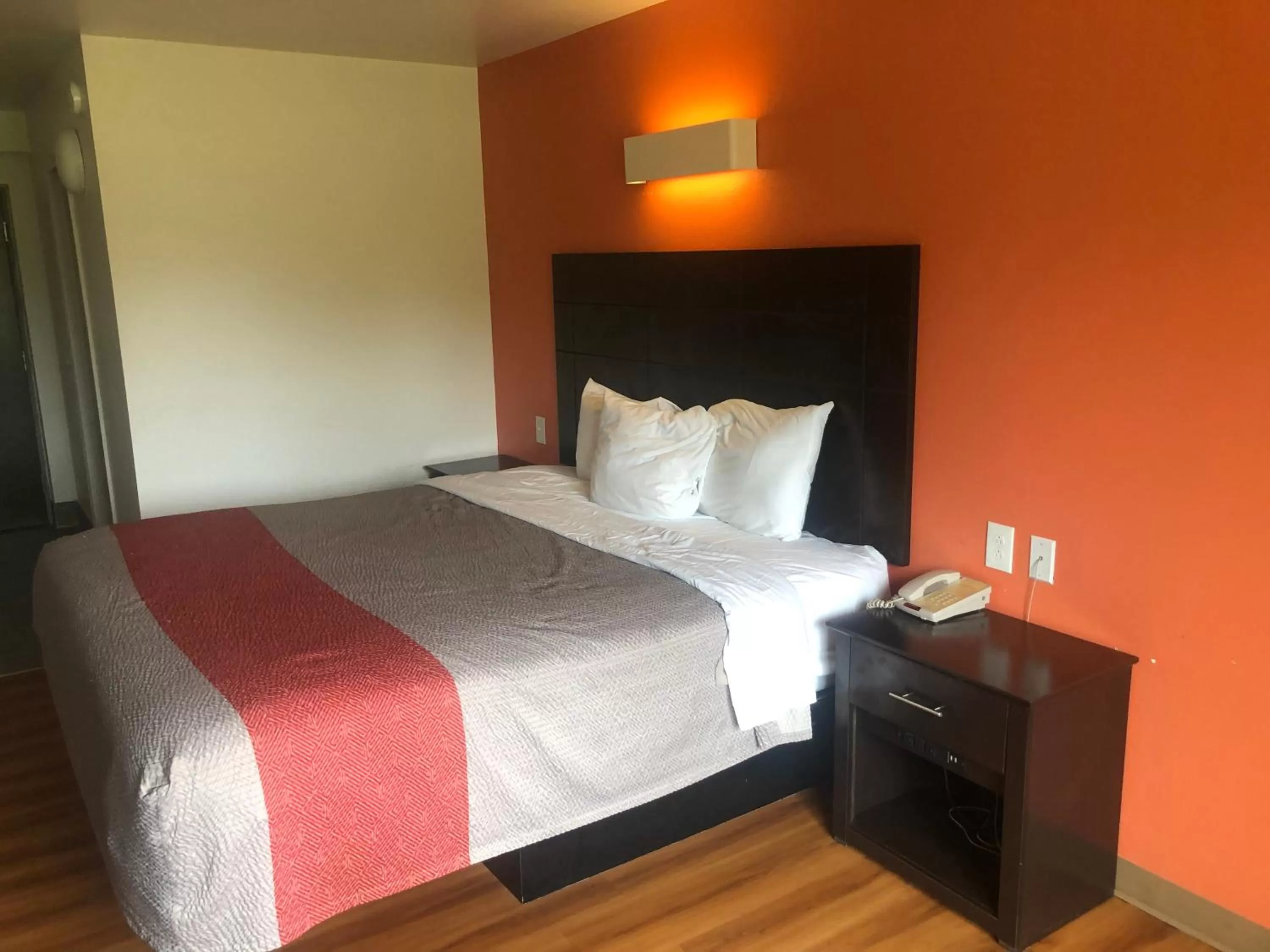 Bedroom, Bed in Motel 6 Peoria